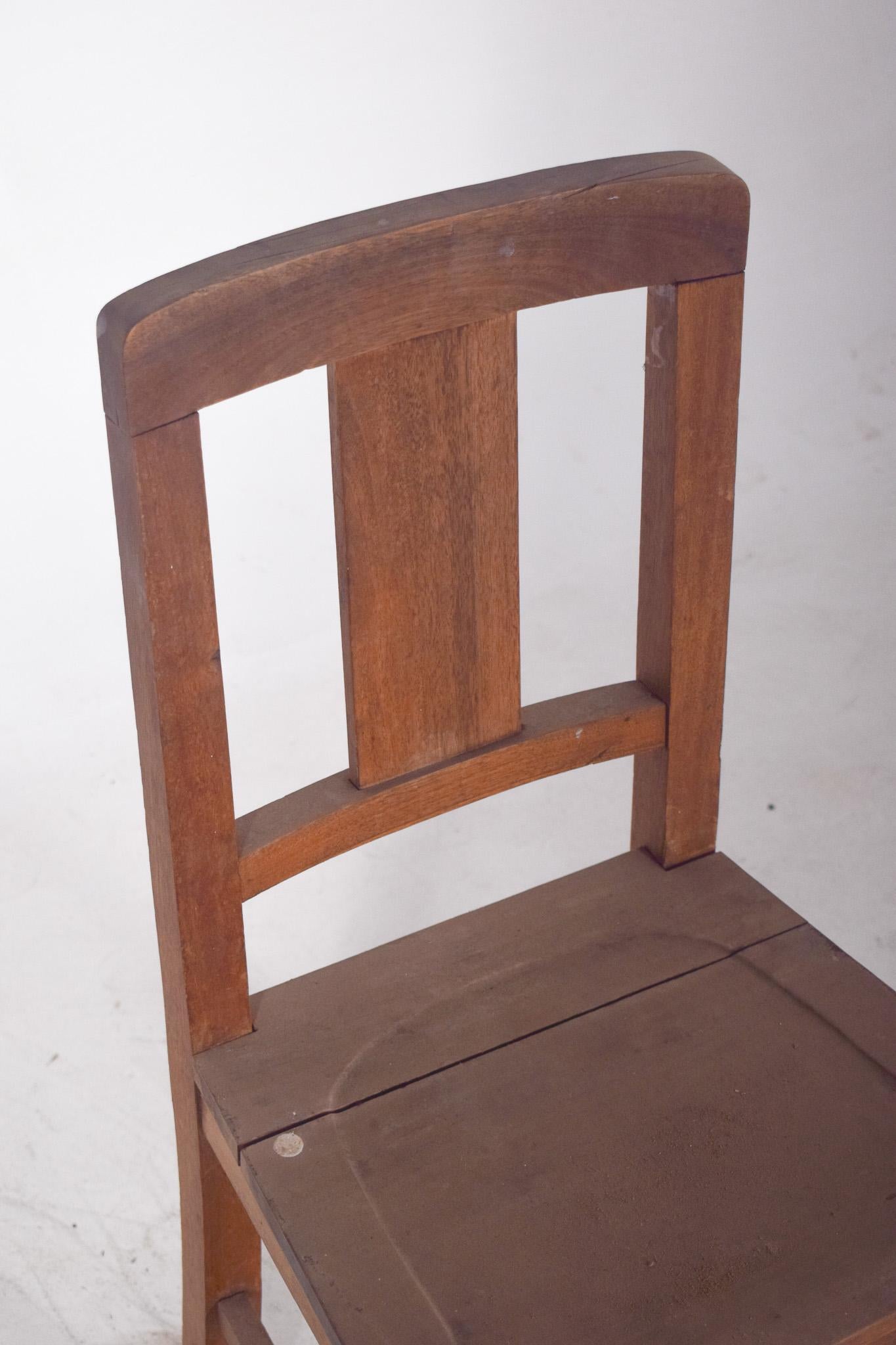 Chaise du 20e siècle avec dossier en bois Abîmé - En vente à Lisboa, Lisboa