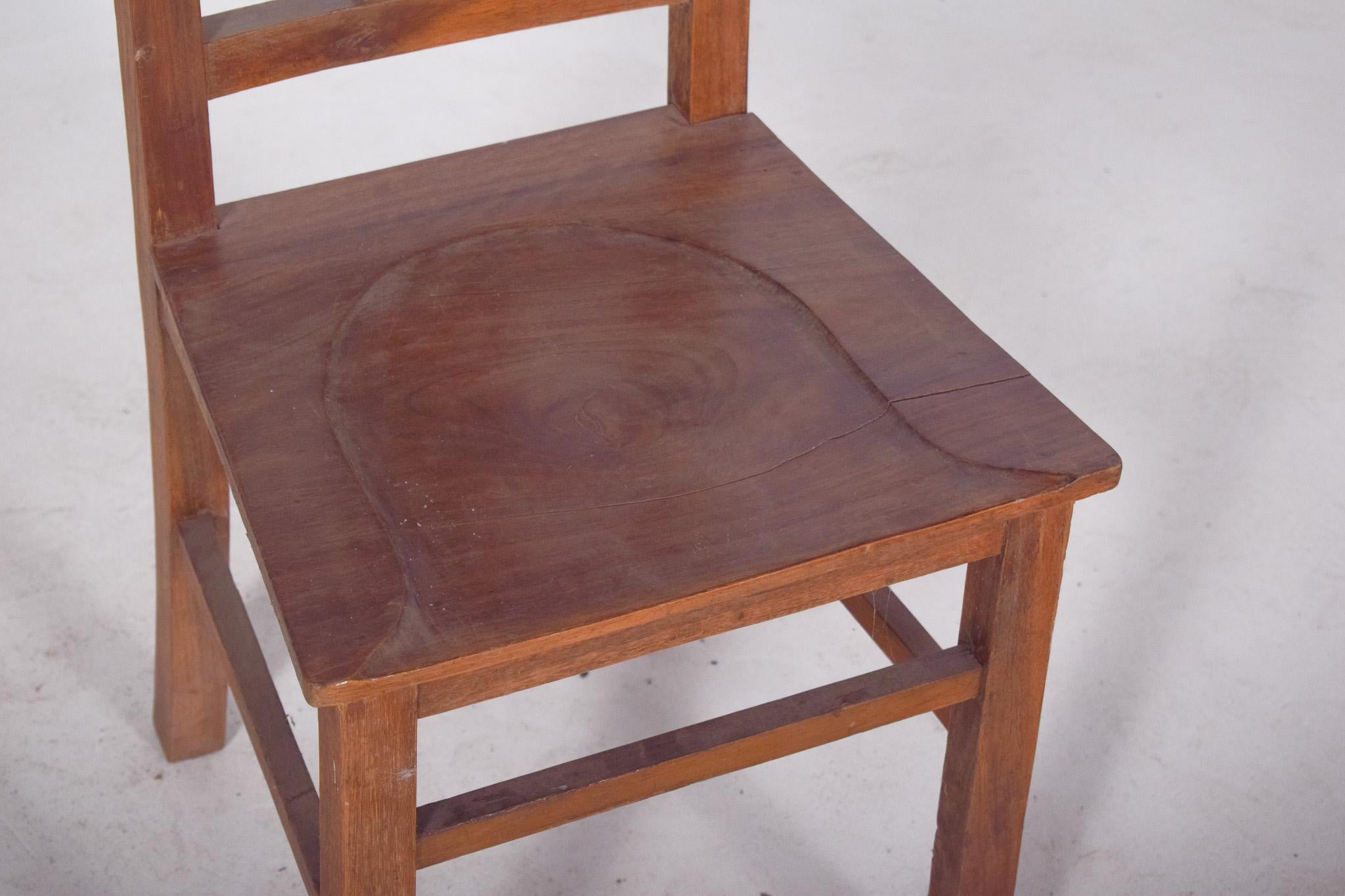 Chaise de salle à manger du 20e siècle avec dossier en bois État moyen - En vente à Lisboa, Lisboa
