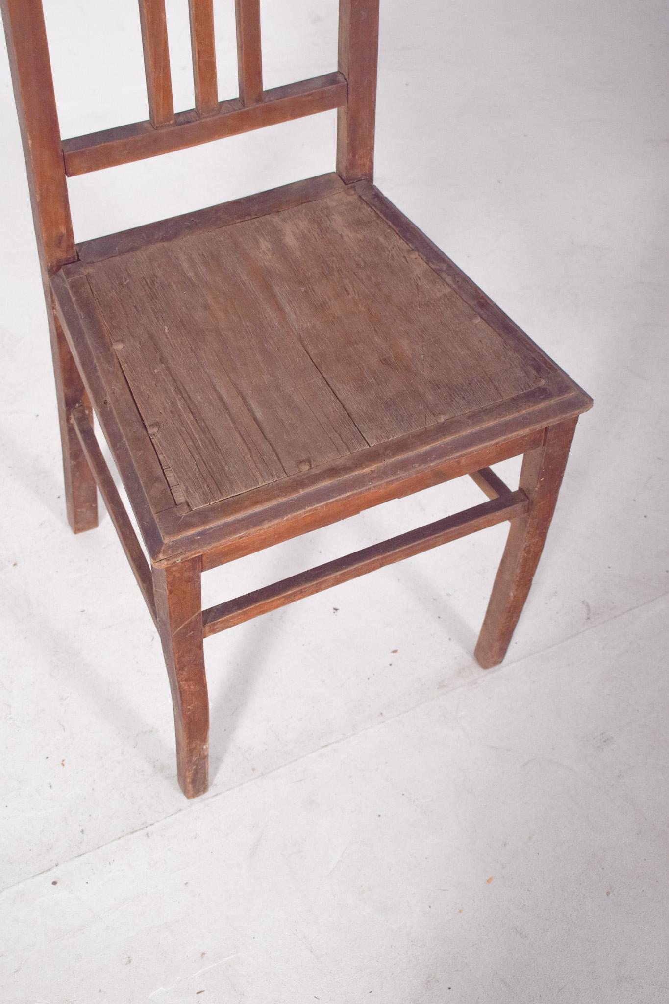Chaise de salle à manger du 20e siècle avec dossier géométrique État moyen - En vente à Lisboa, Lisboa