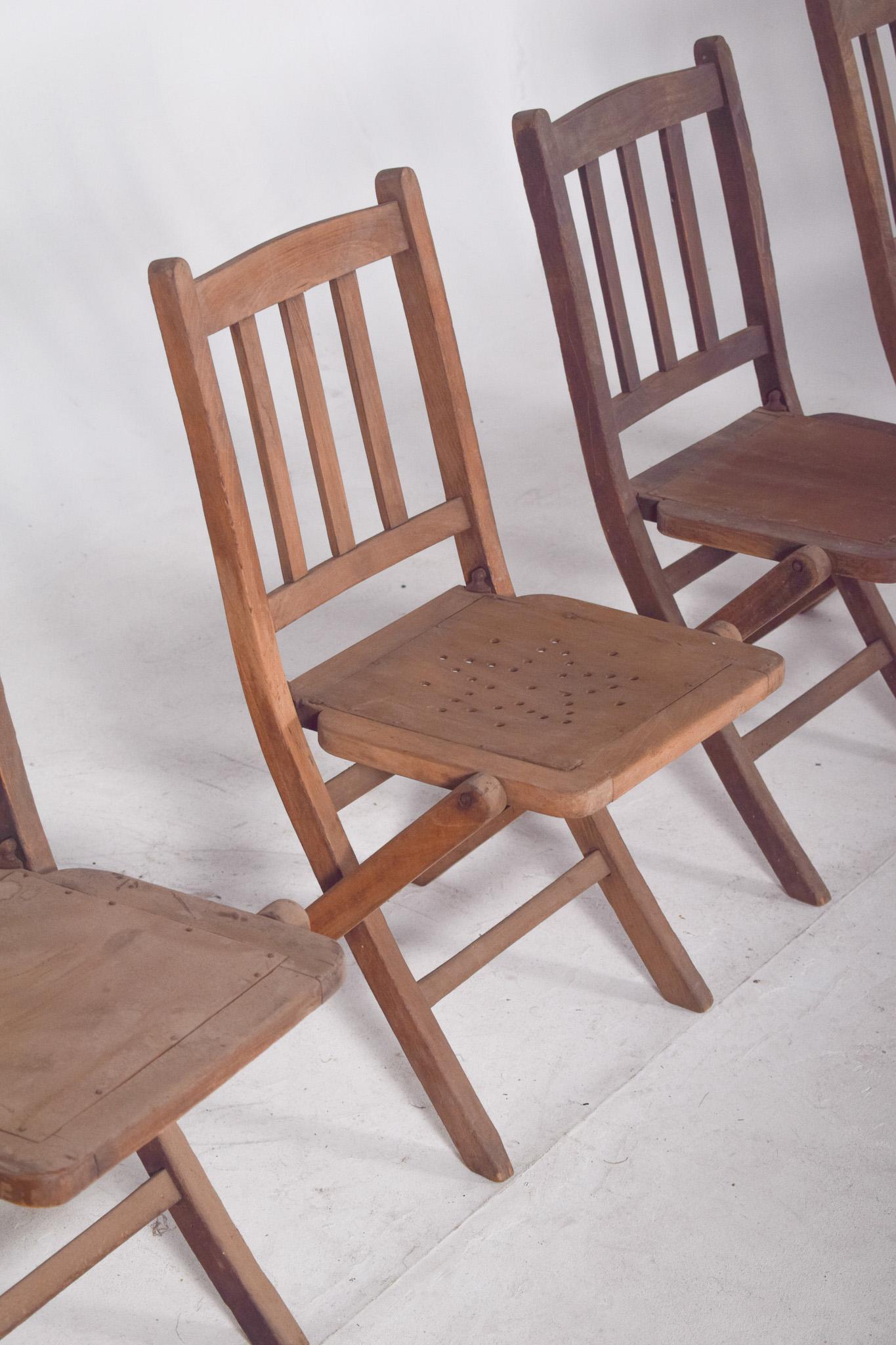 Set di quattro sedie Foldes in legno del XX secolo In condizioni discrete in vendita a Lisboa, Lisboa