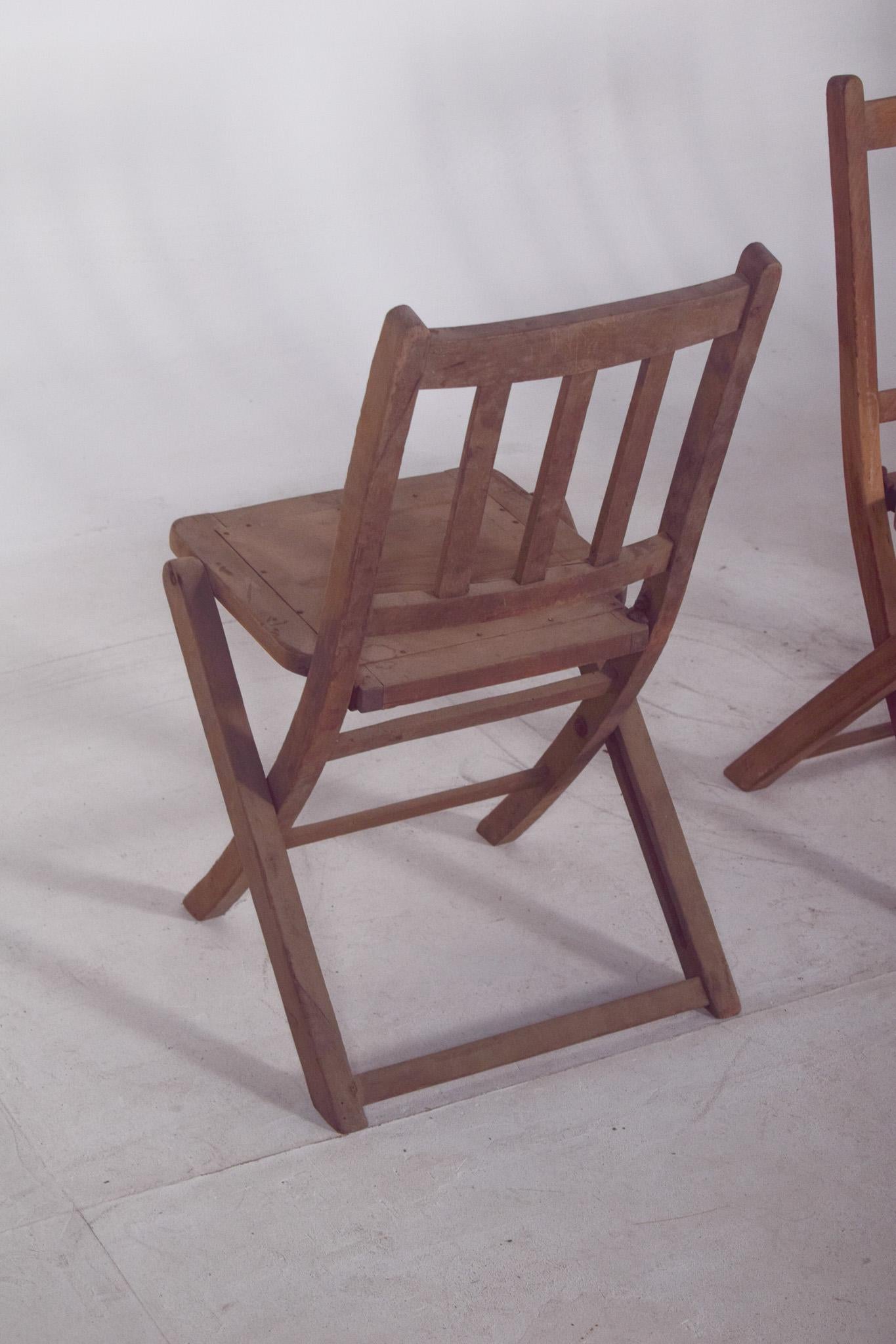 Set di quattro sedie Foldes in legno del XX secolo in vendita 2