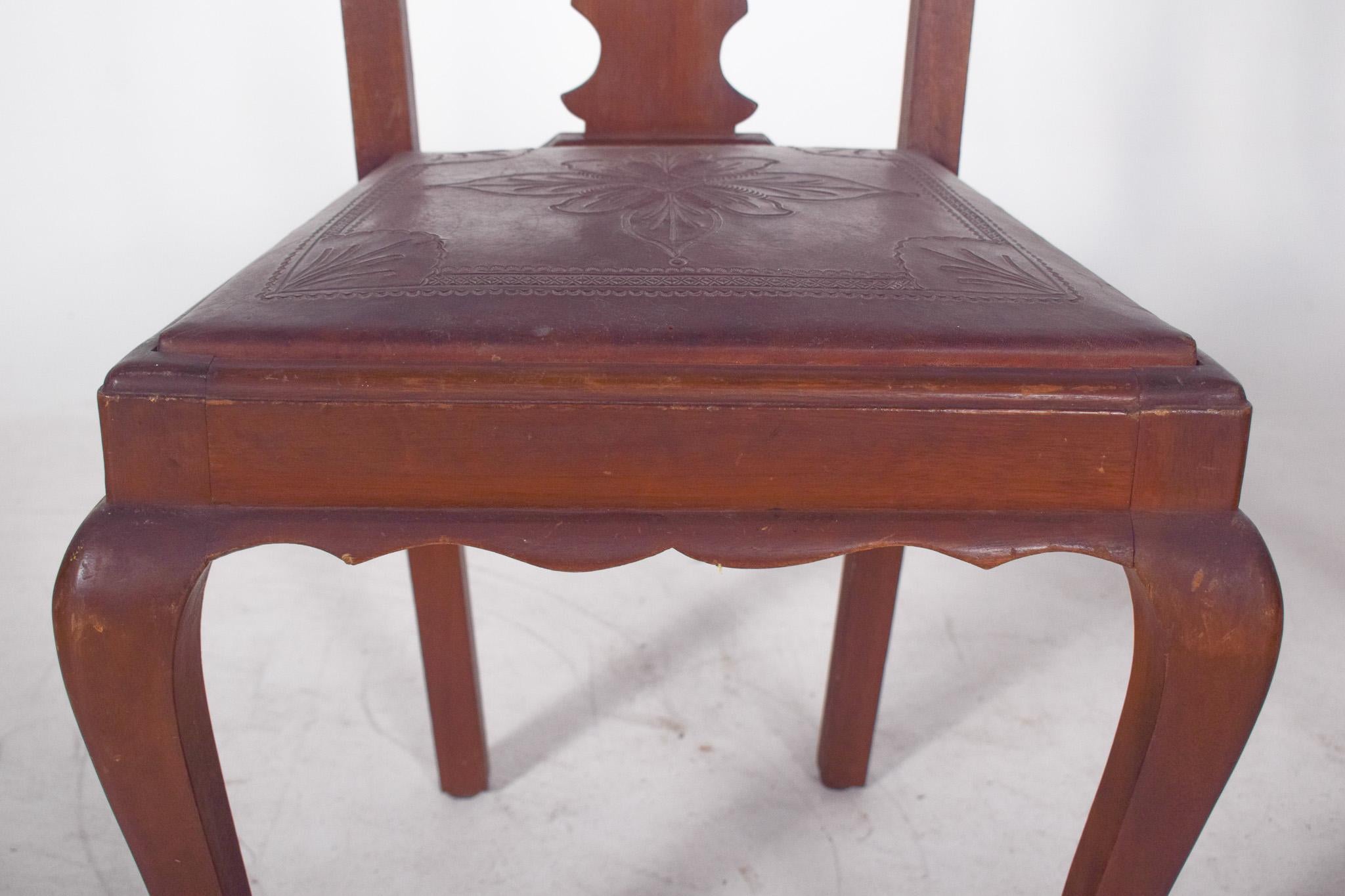 Paire de chaises du 20e siècle avec sièges en cuir gaufré en vente 2