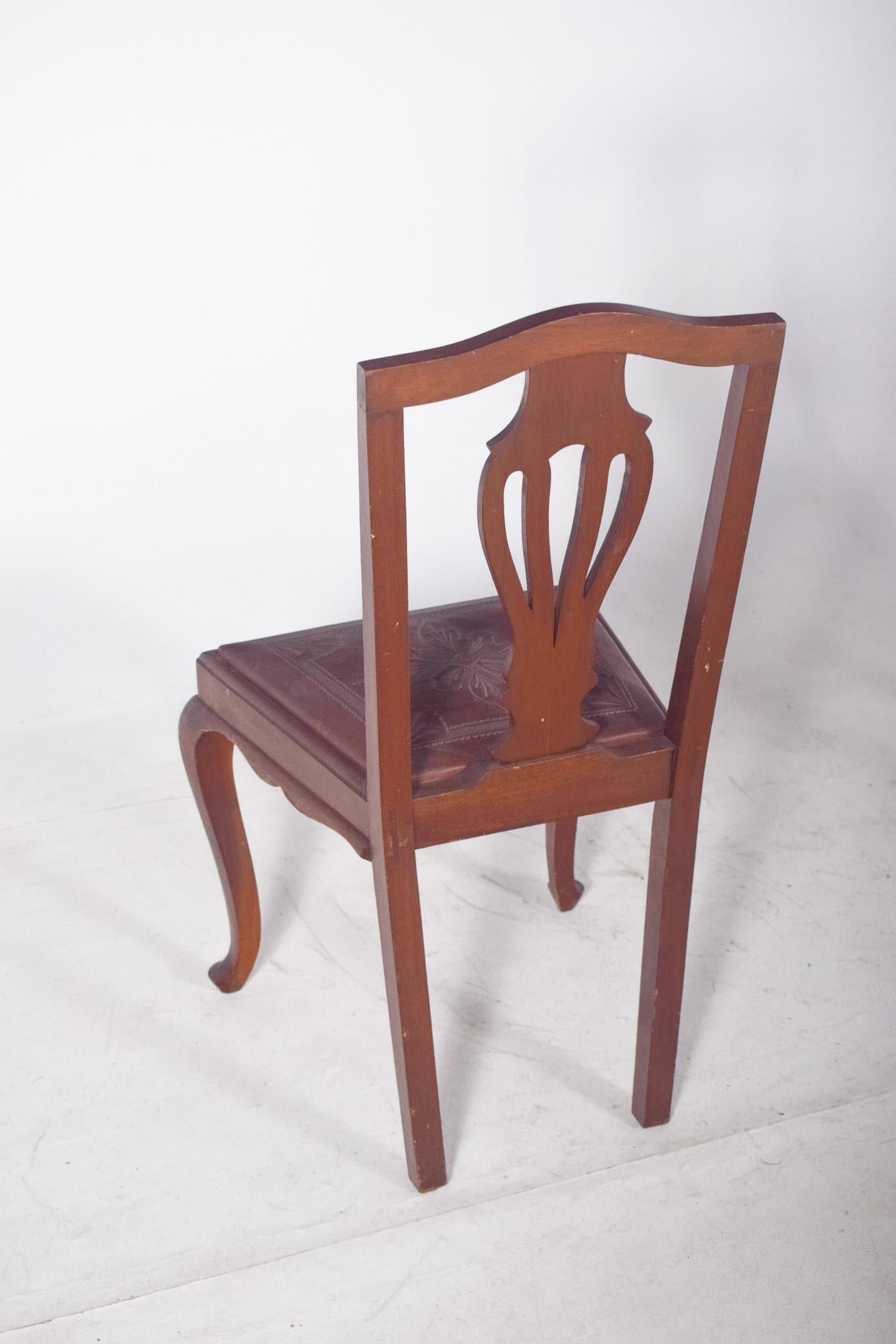Paire de chaises du 20e siècle avec sièges en cuir gaufré en vente 4