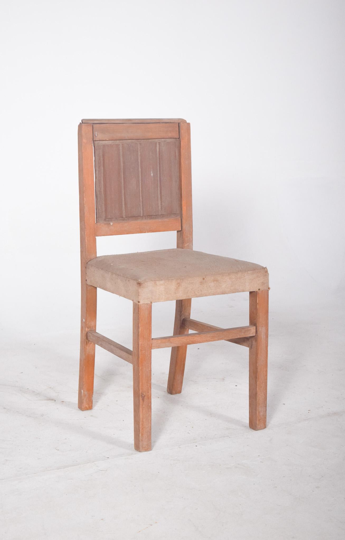 Holzstuhl des 20. Jahrhunderts mit beiger Polsterung (Moderne der Mitte des Jahrhunderts) im Angebot