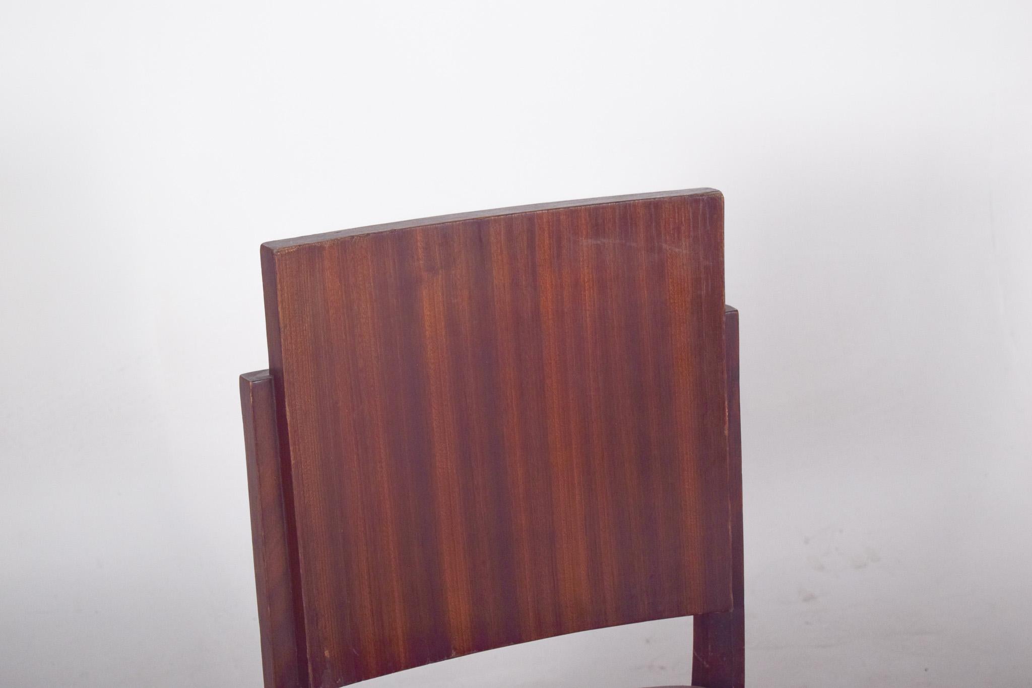 Mid-Century moderno Sedia in legno del XX secolo con linee rette in vendita