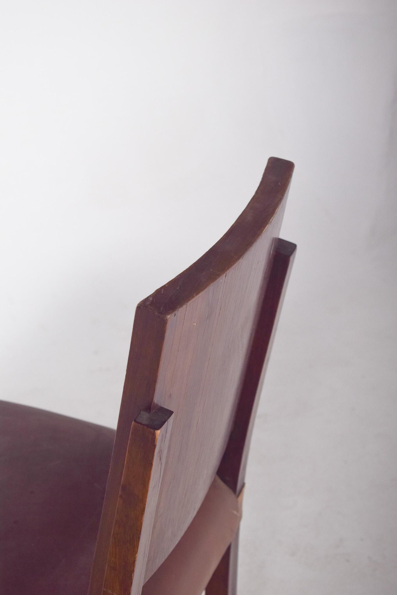 Sedia in legno del XX secolo con linee rette in vendita 2