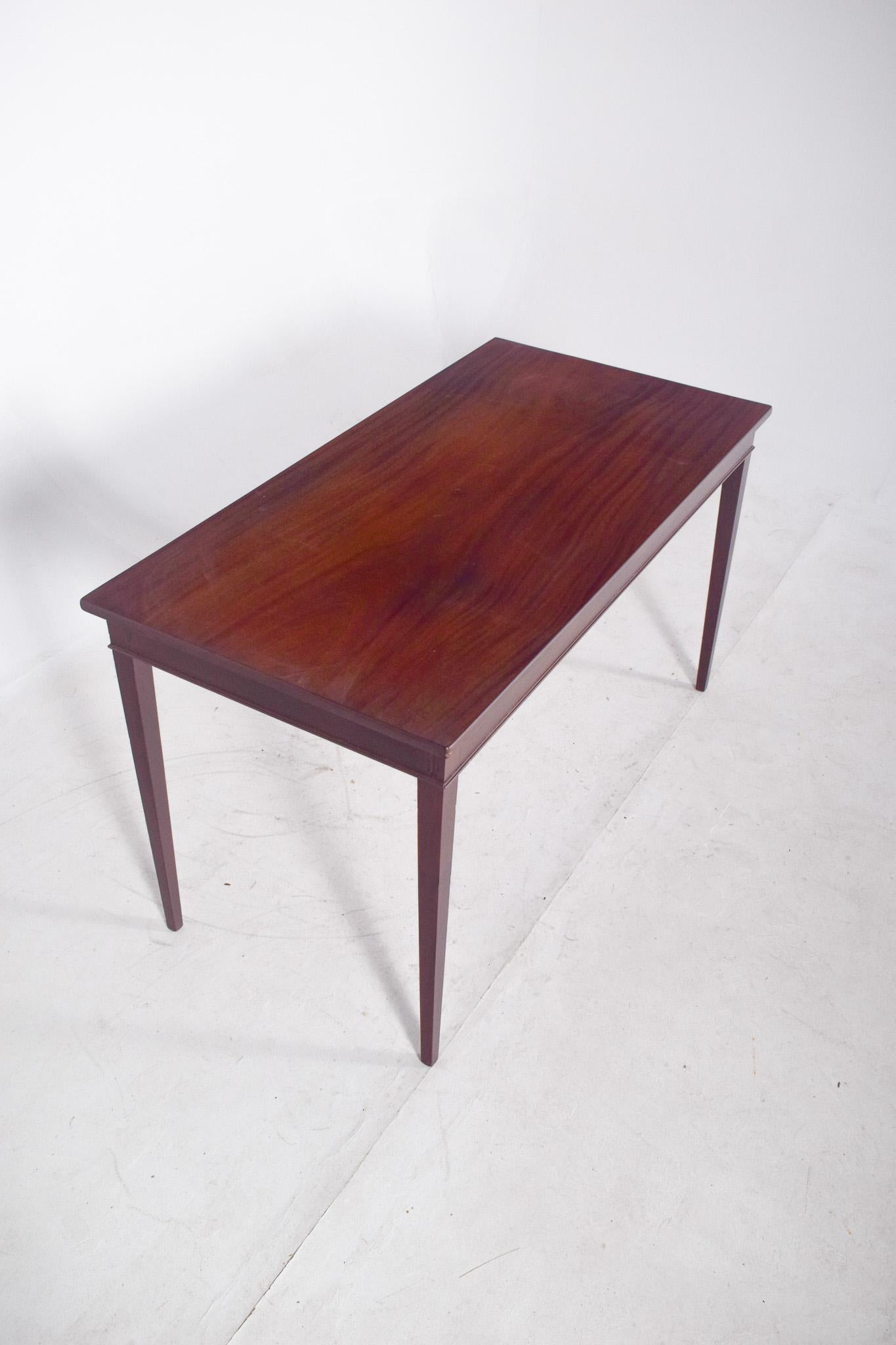 English Rectangular Coffee Table in Mahogany For Sale 2