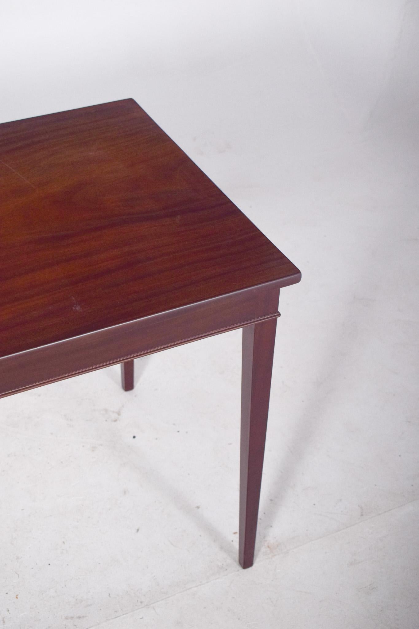 English Rectangular Coffee Table in Mahogany For Sale 1