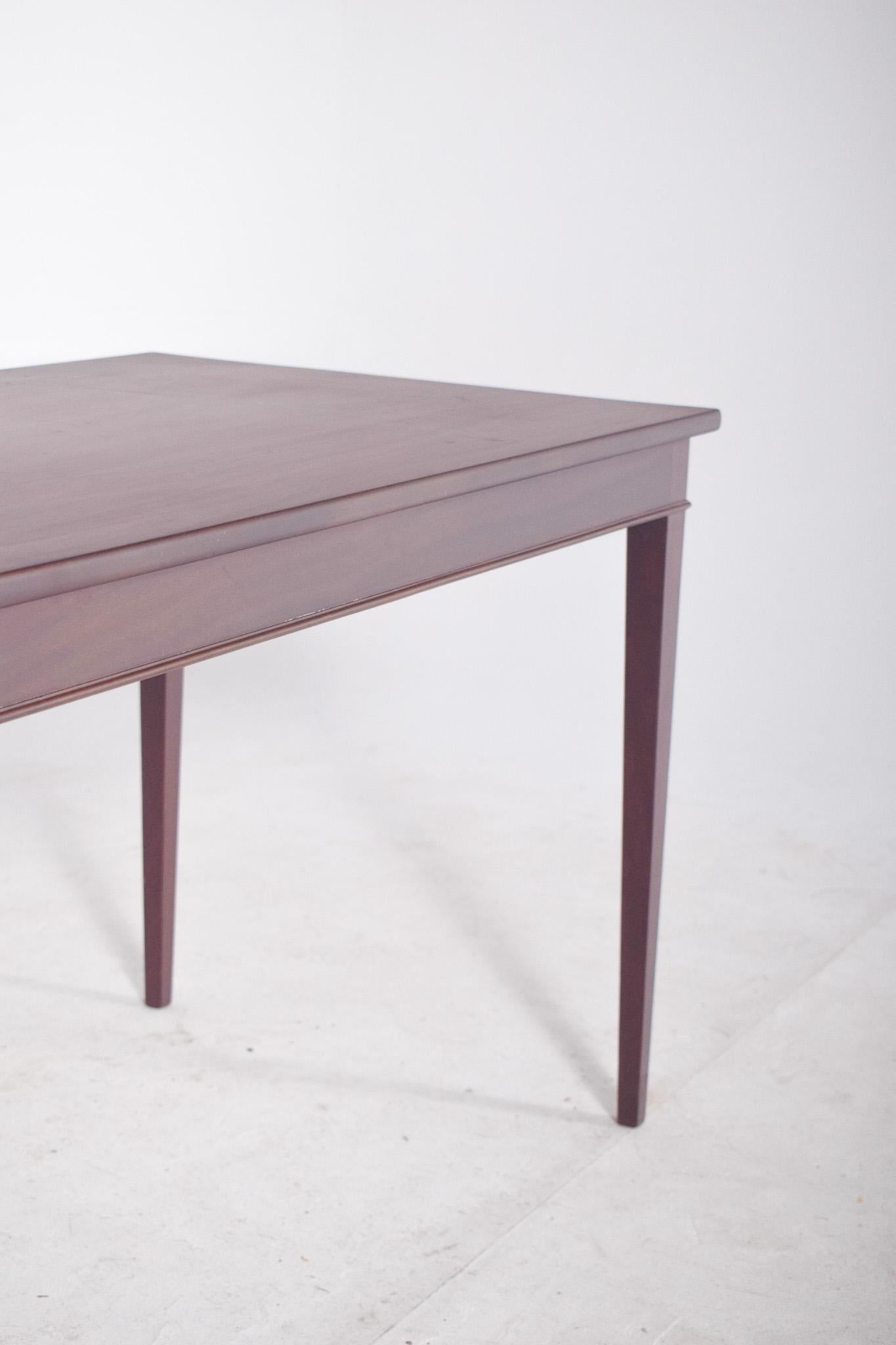 English Rectangular Coffee Table in Mahogany For Sale 5