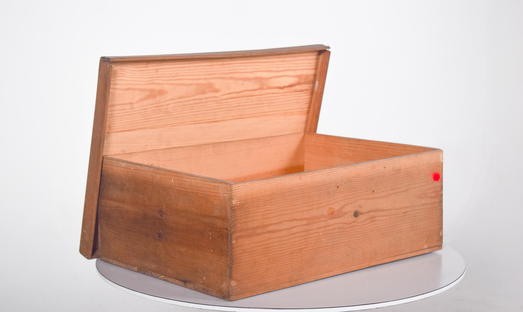 Scatola rettangolare in legno portoghese del metà secolo In condizioni discrete in vendita a Lisboa, Lisboa
