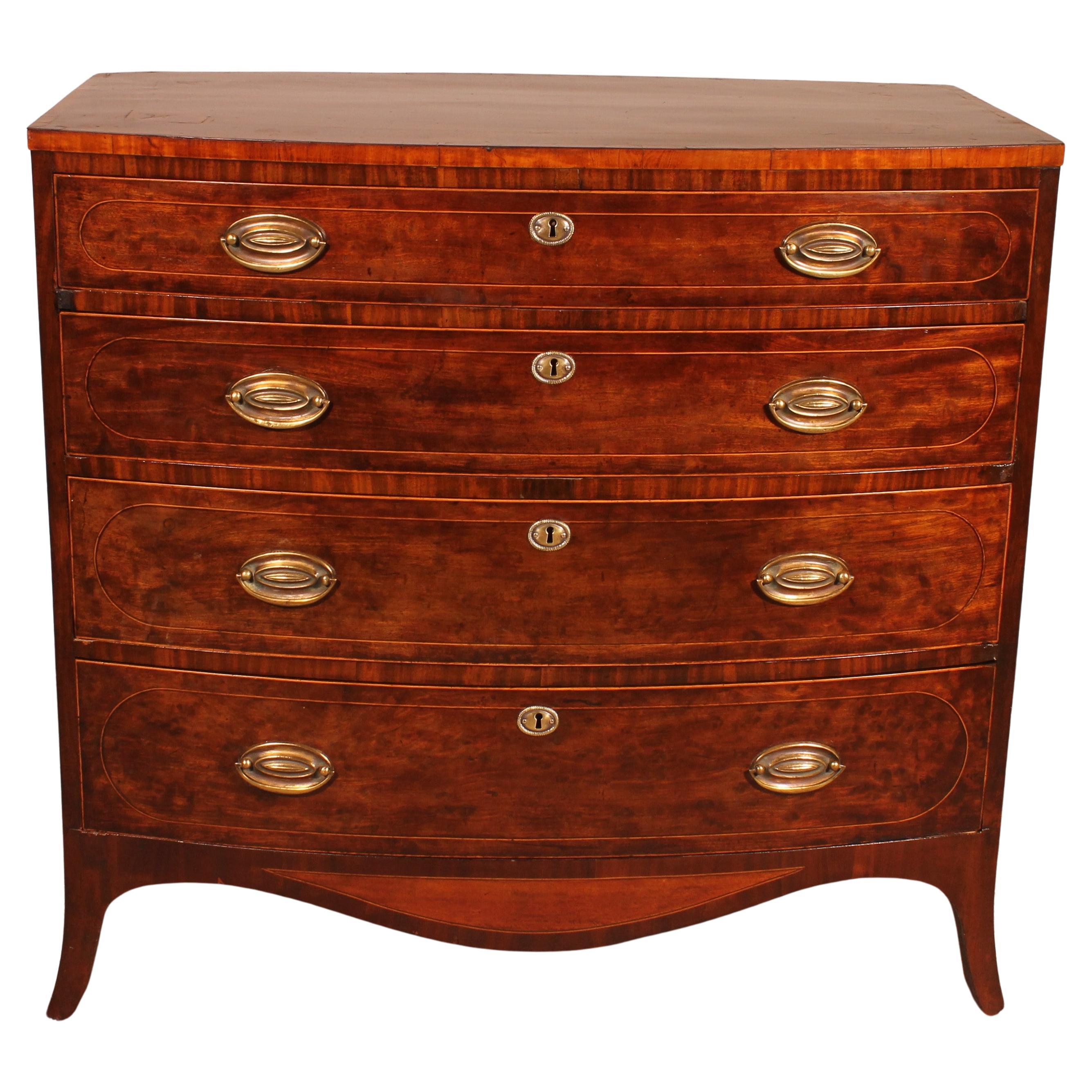 Petite commode en acajou avec incrustations - 18ème siècle
