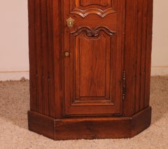 Eckschrank aus der Zeit Ludwigs XV. – 18. Jahrhundert