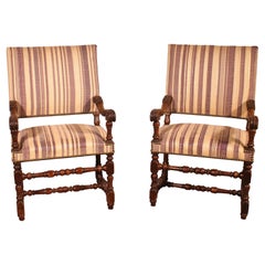Paire de fauteuils de l'époque Louis XIII en noyer — XVIIe siècle
