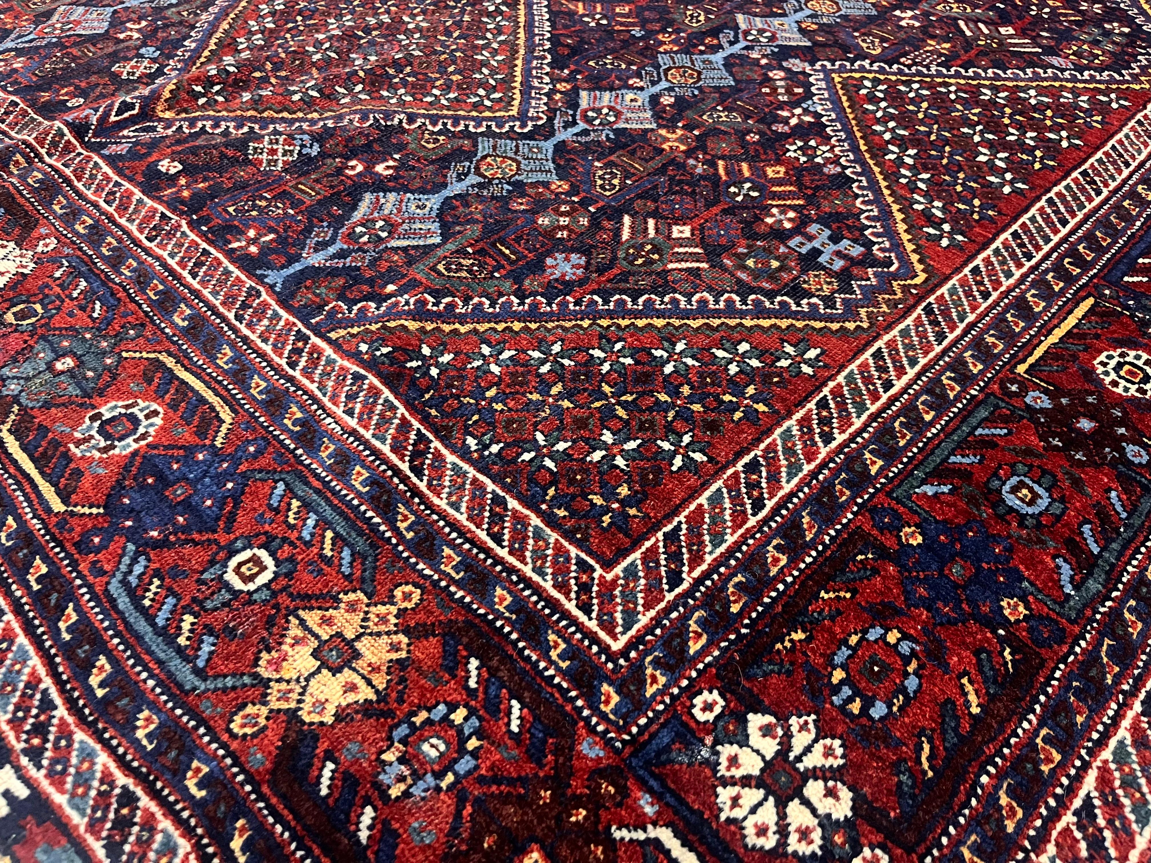 Antiker persischer Gaschgai-Teppich 5'4