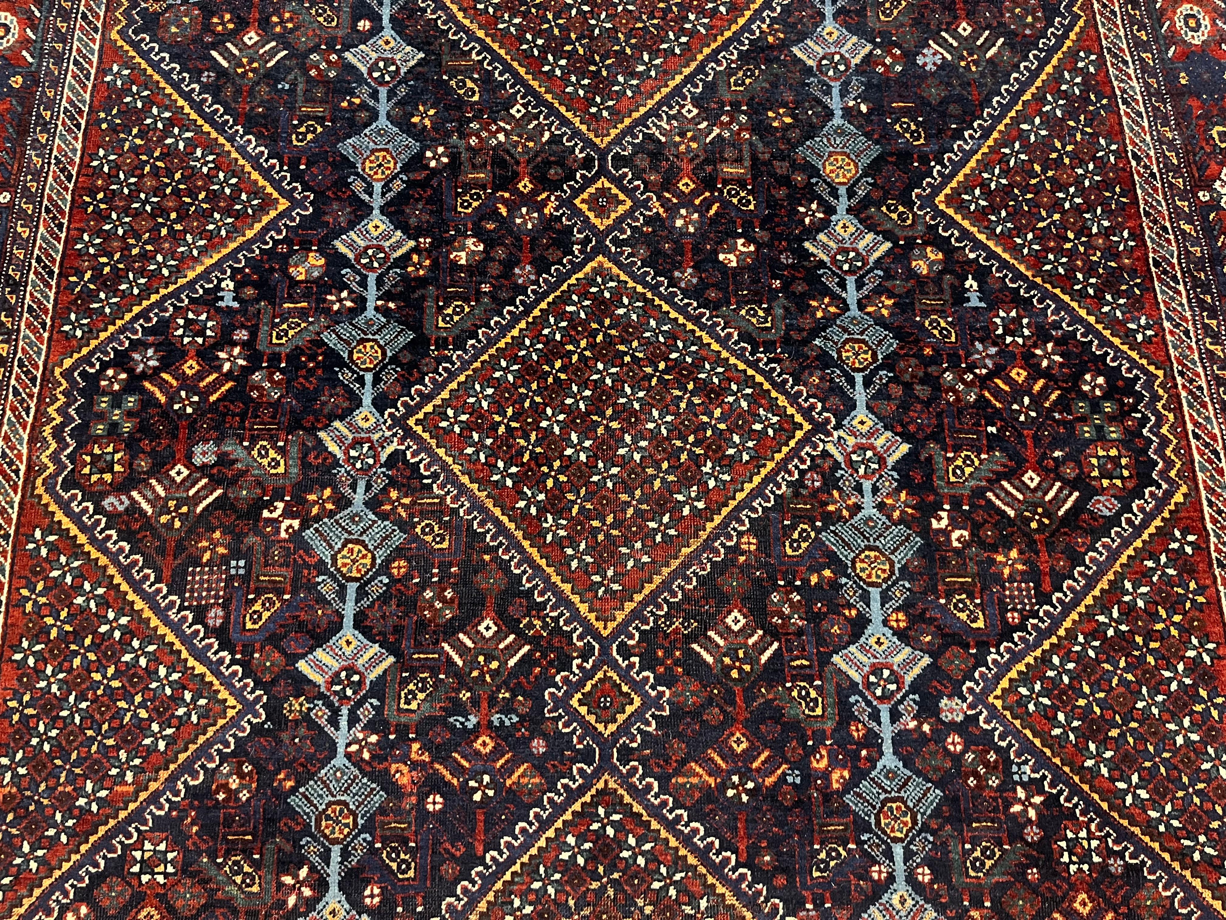 Antiker persischer Gaschgai-Teppich 5'4