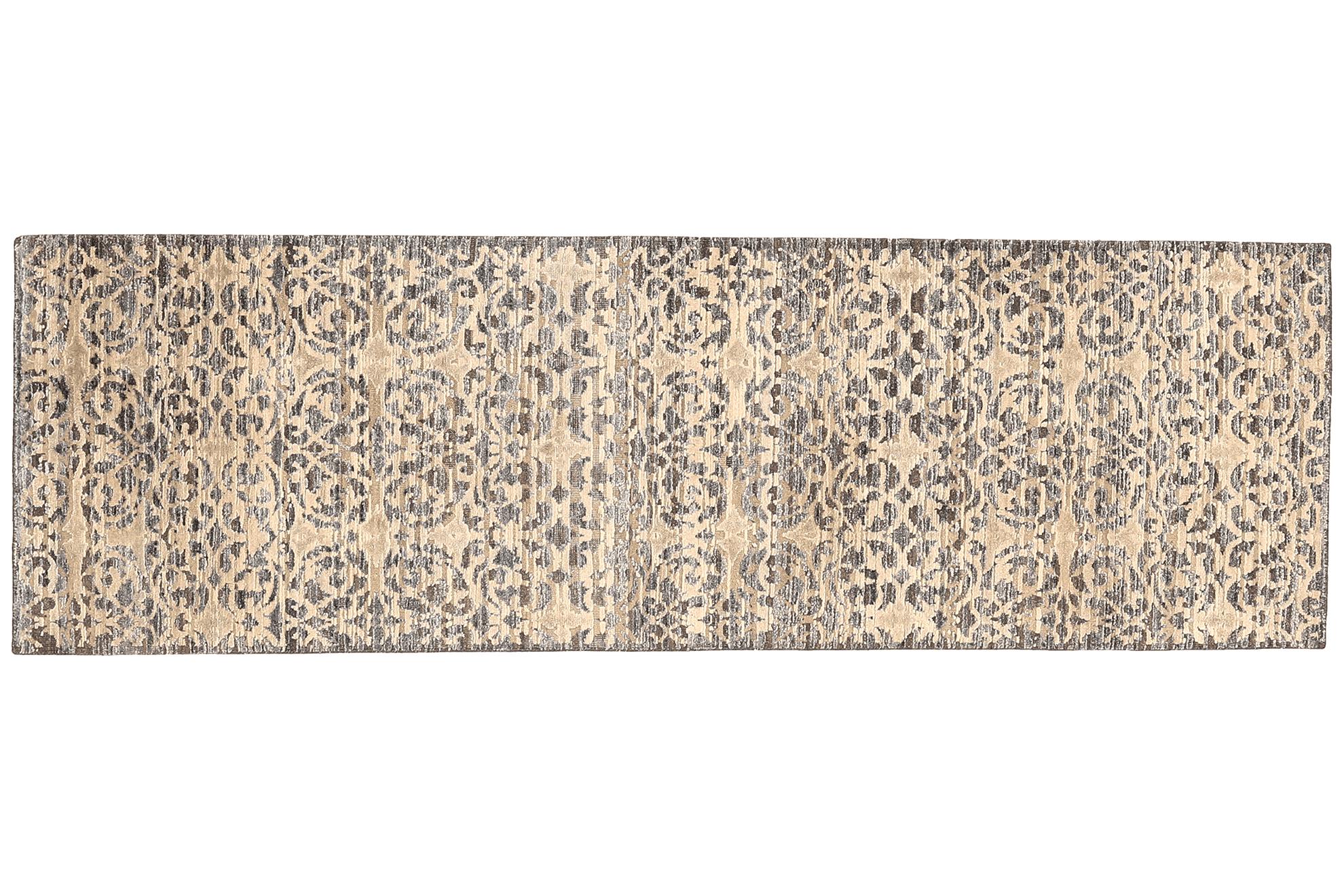 Entdecken Sie die Eleganz von India Modern mit dem Läufer Circa 1990. Dieses exklusive Design aus Wolle und Braun-Elfenbein ist perfekt, um Ihren Raum zu verschönern.