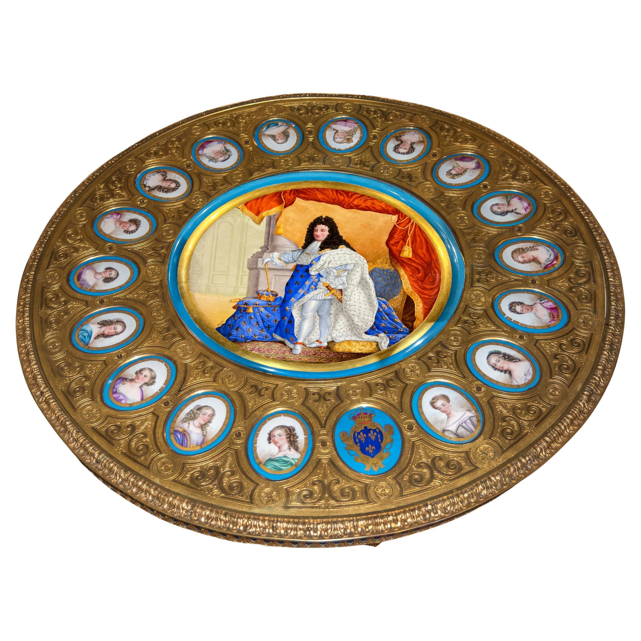 Französisches Guéridon aus bemaltem Holz und Sèvres-Porzellan mit Ormolu-Beschlägen