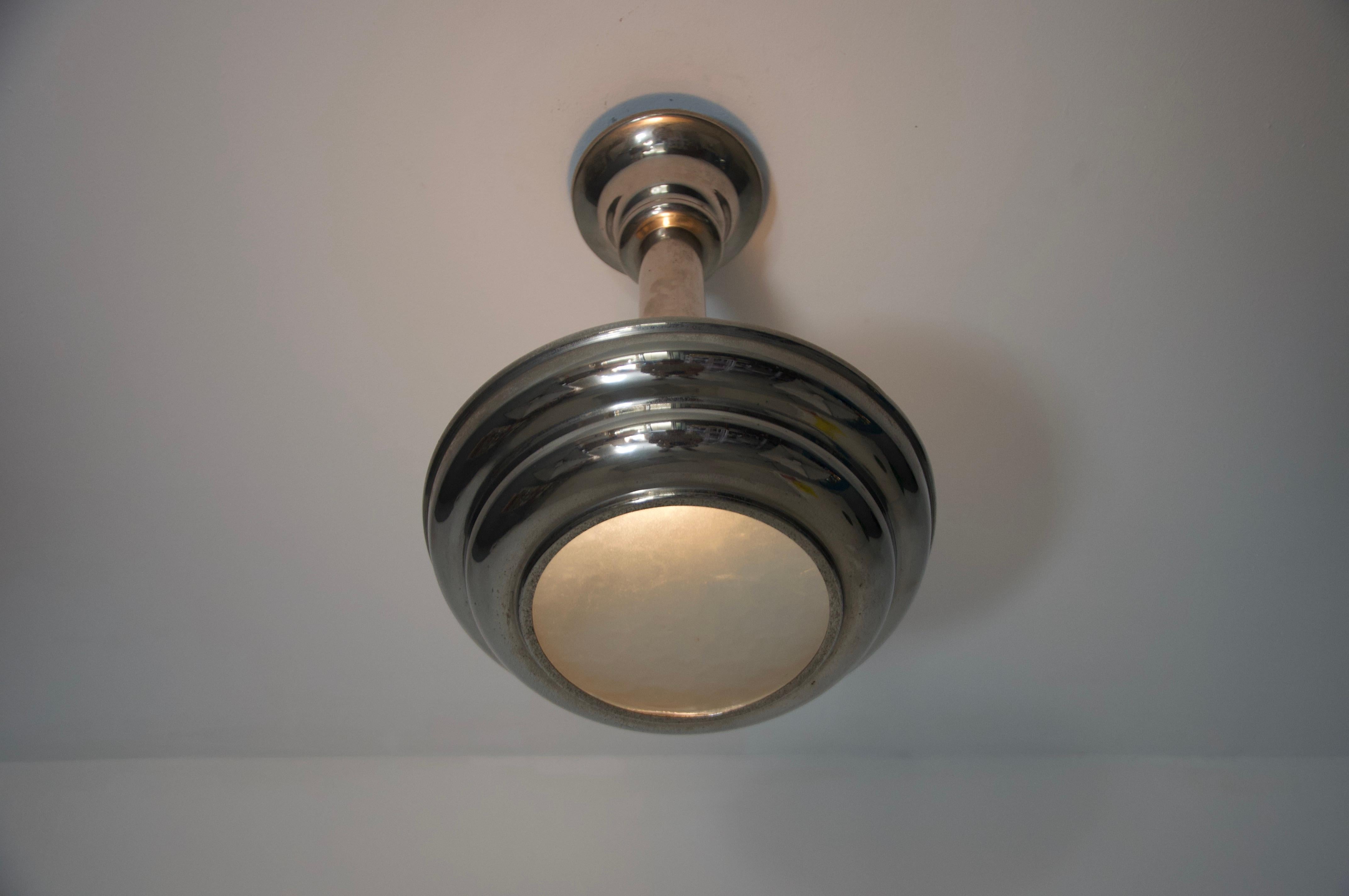 Lampada da soffitto in vetro e cromo Art Deco, anni '30, Francia In condizioni buone in vendita a Hagenbach, DE
