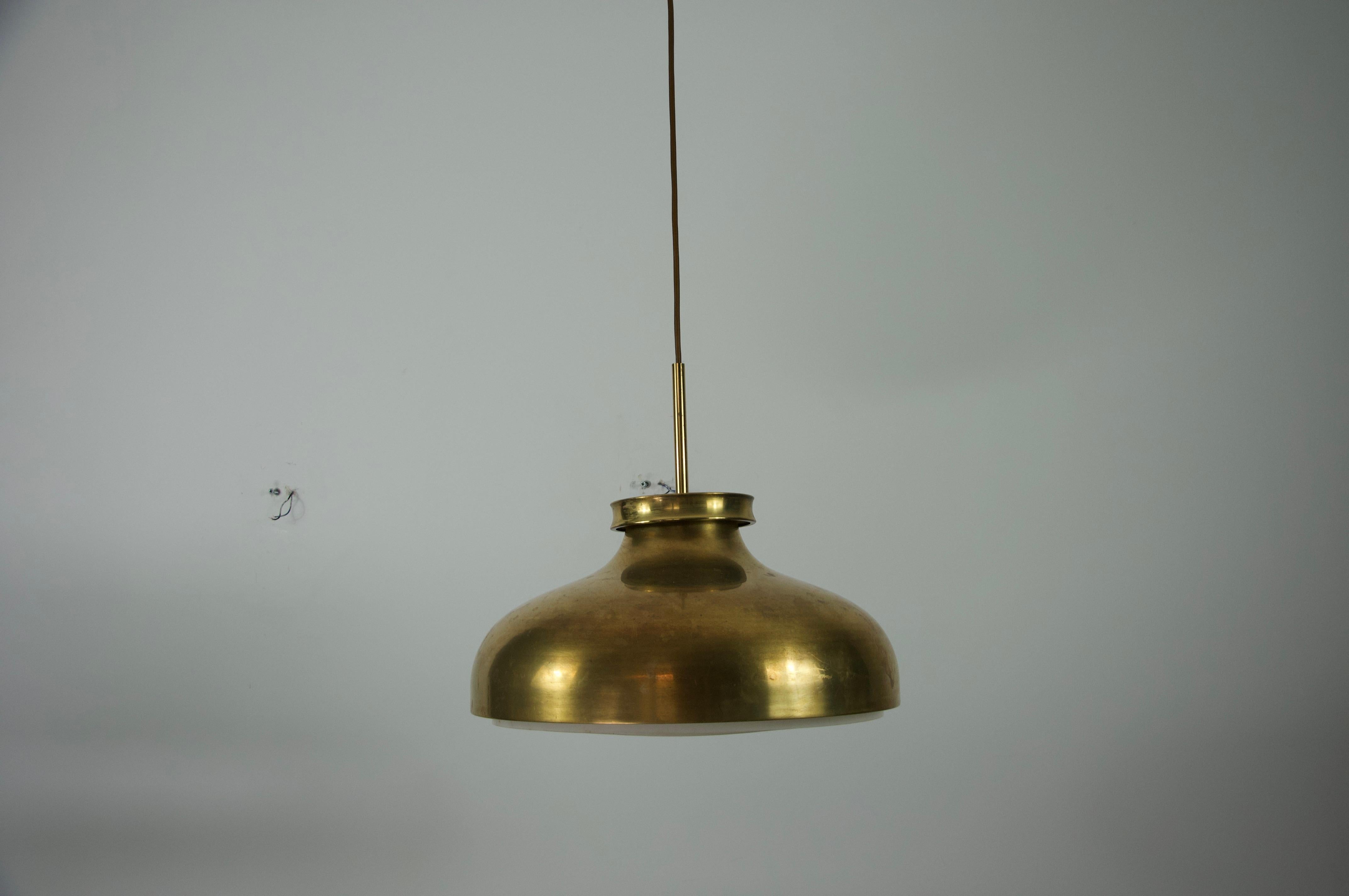 Fine XX secolo Lampada a sospensione danese di metà secolo in ottone, anni '70 in vendita