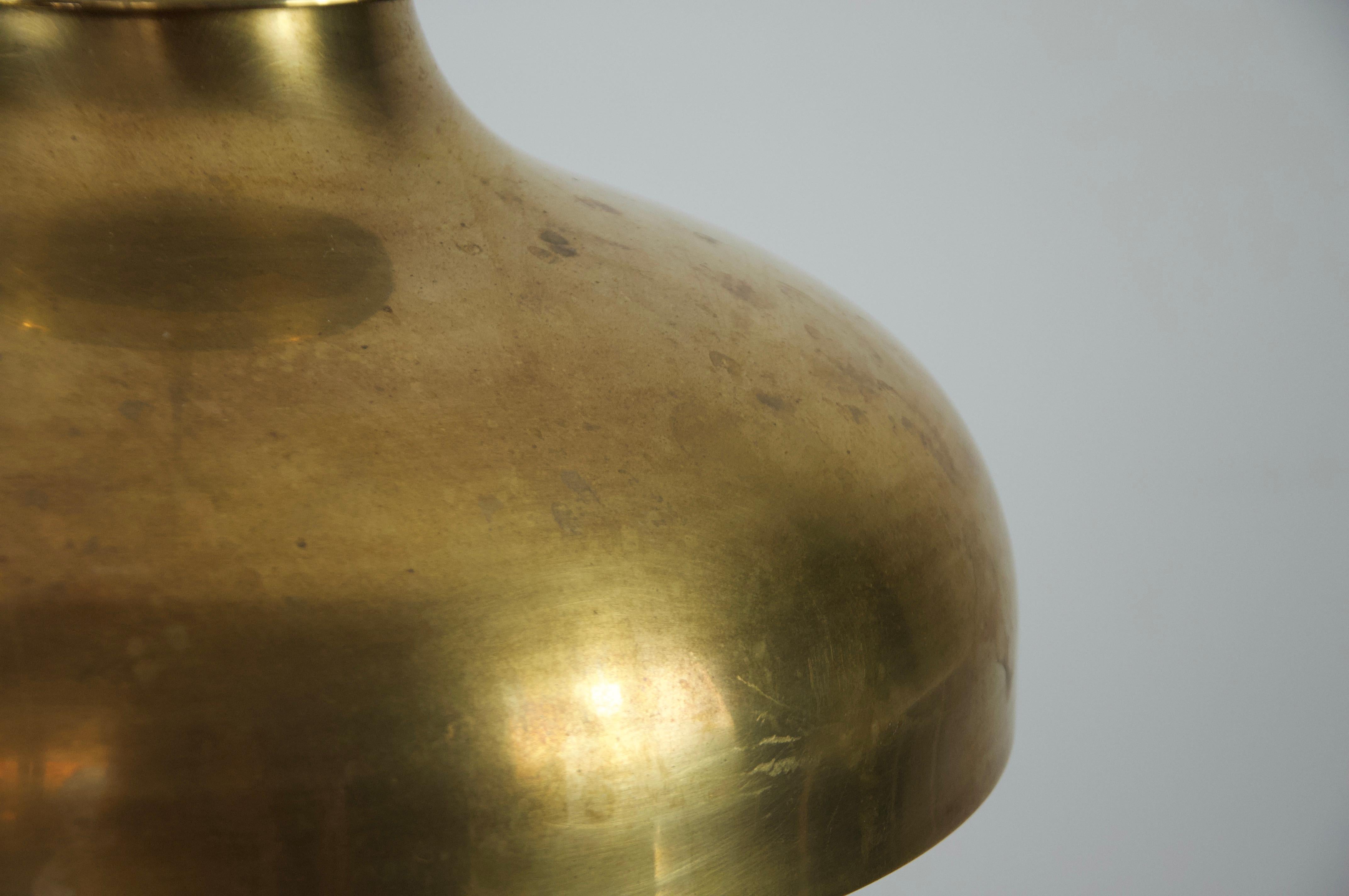 Lampada a sospensione danese di metà secolo in ottone, anni '70 in vendita 6