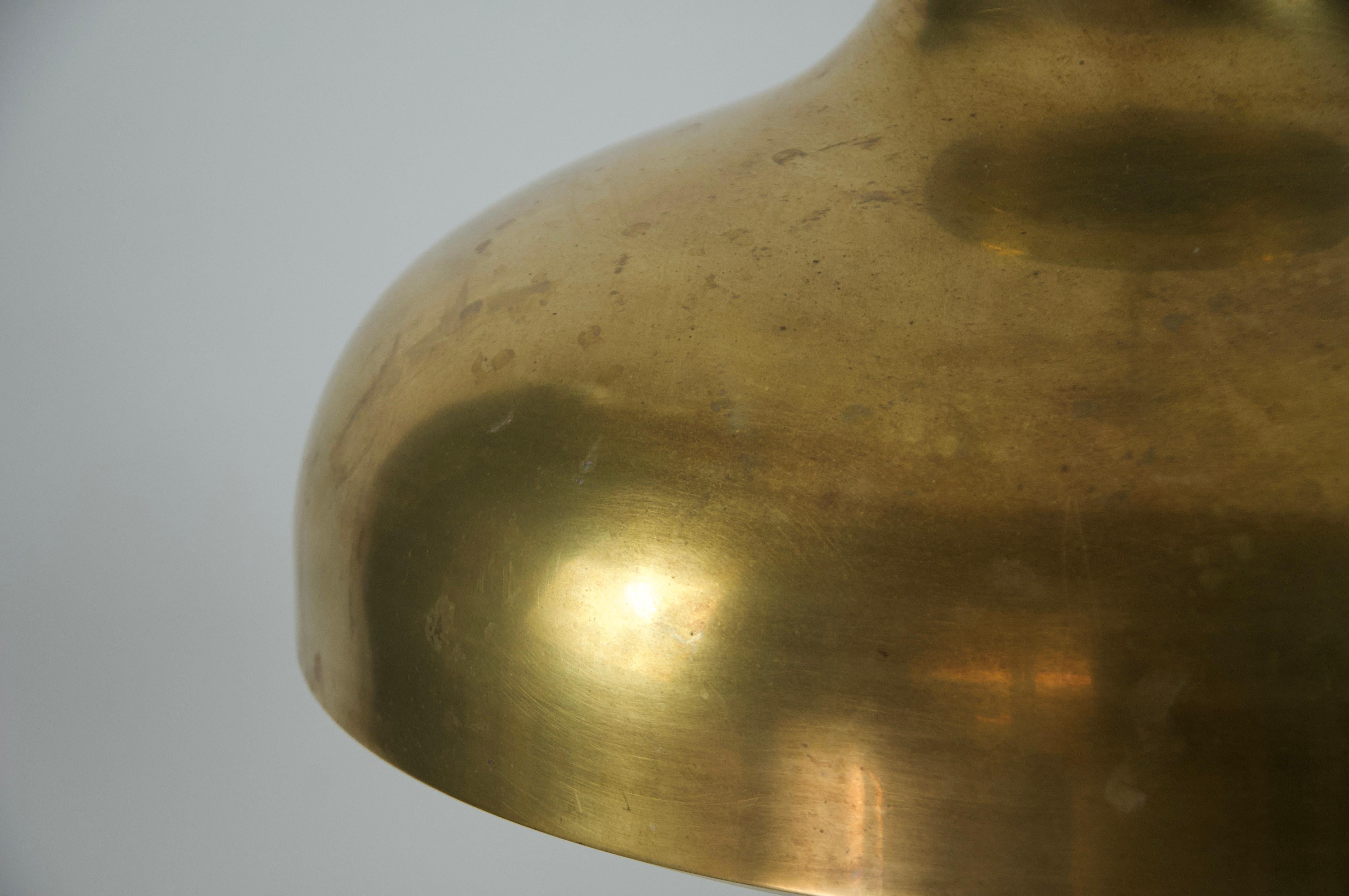 Lampada a sospensione danese di metà secolo in ottone, anni '70 in vendita 5