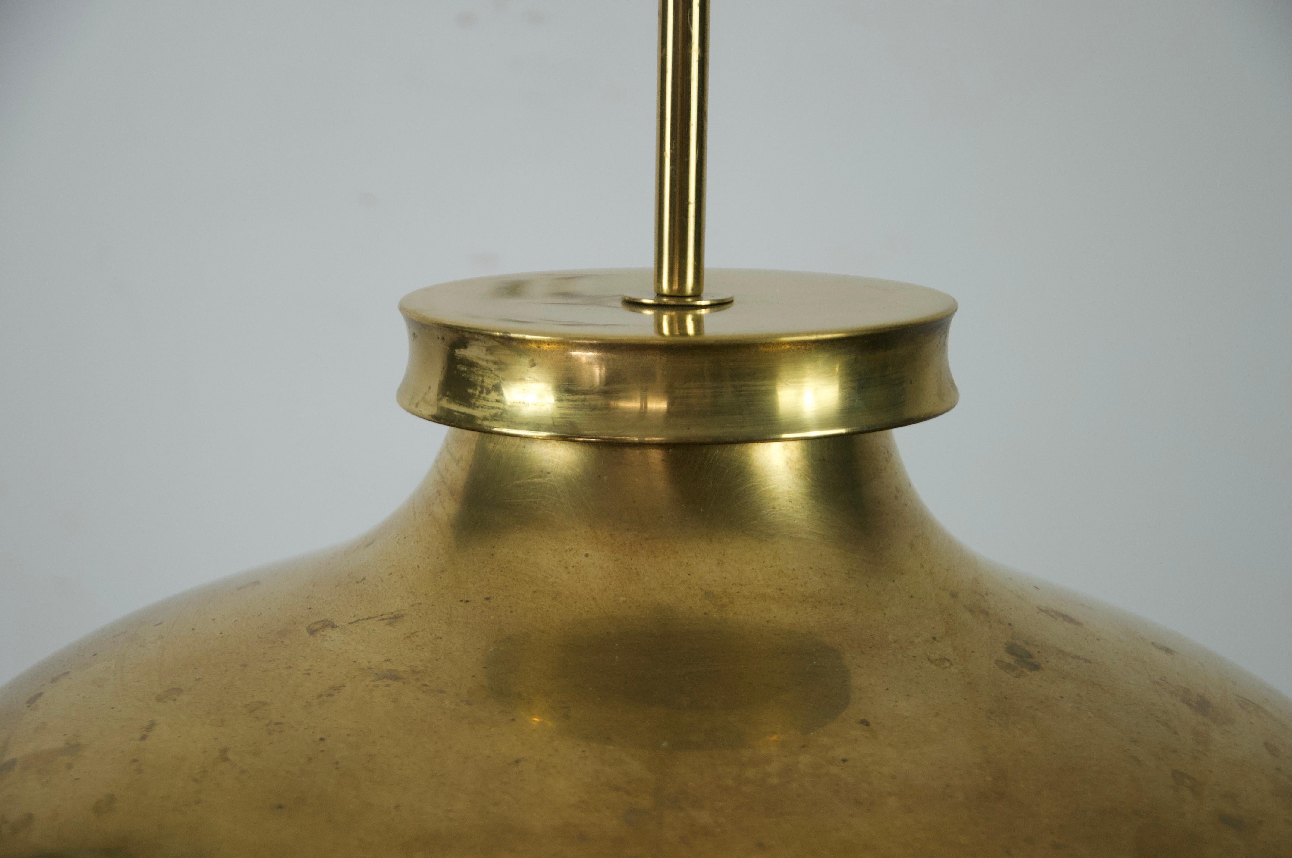 Lampada a sospensione danese di metà secolo in ottone, anni '70 in vendita 7