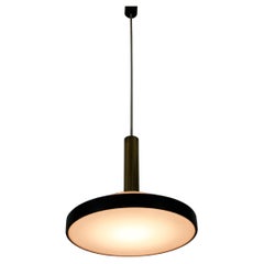 Lampada da soffitto di metà secolo in ottone e vetro opalino di Stilnovo, Italia, anni '60