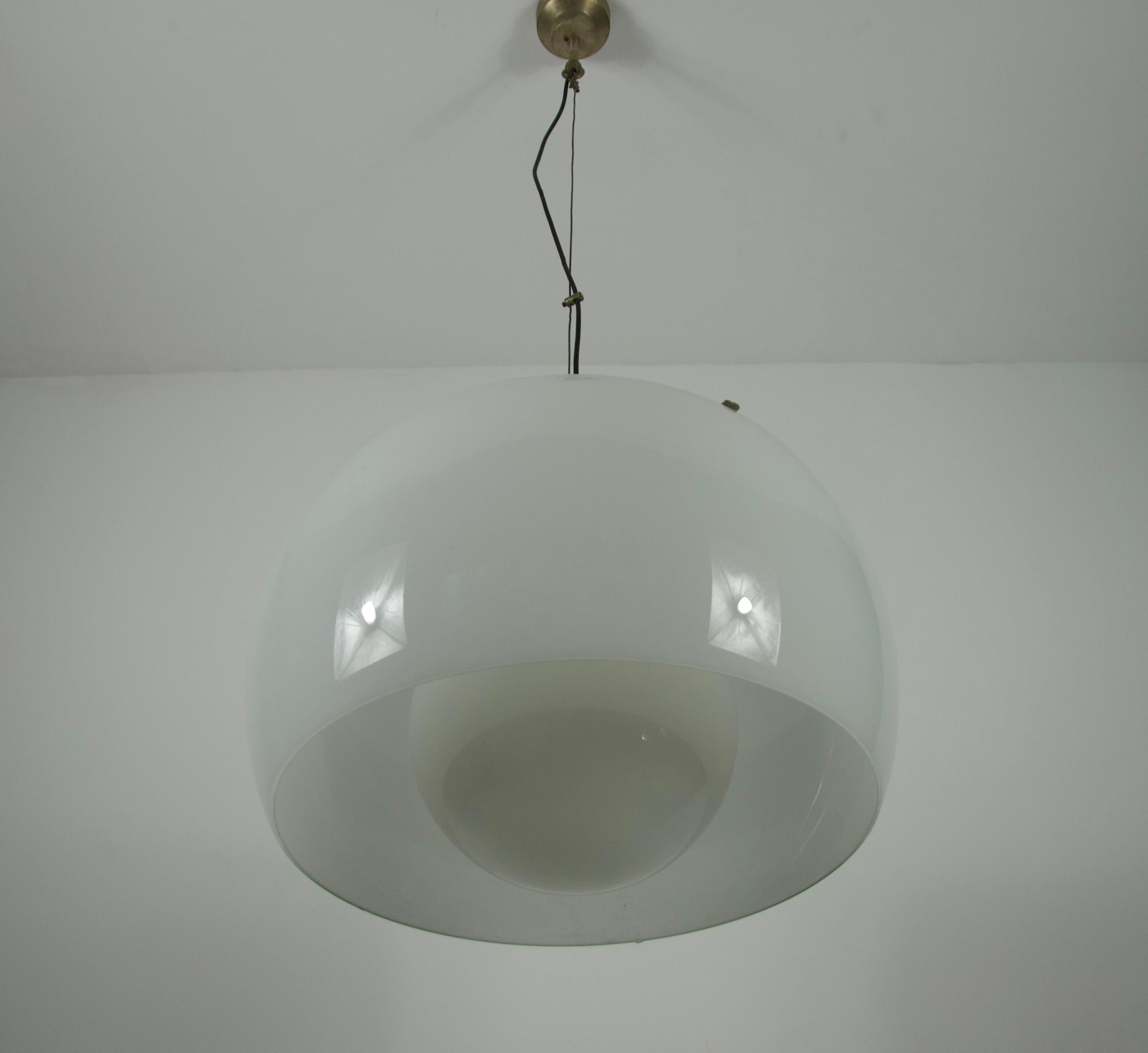 Metallo Lampada a sospensione grande 'Omega' di Vico Magistretti per Artemide, Italia, 1960 in vendita