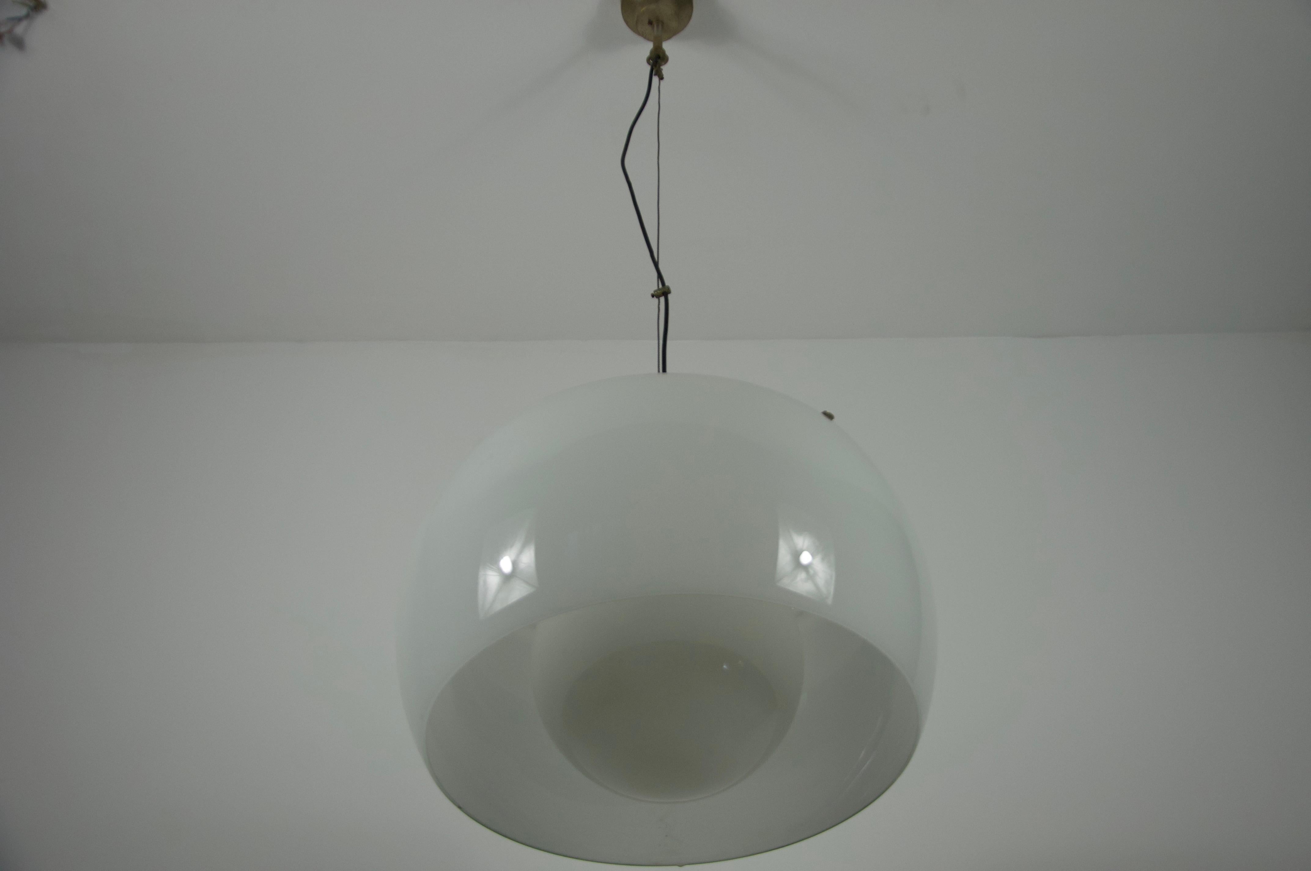 Fine XX secolo Lampada a sospensione grande 'Omega' di Vico Magistretti per Artemide, Italia, 1960 in vendita