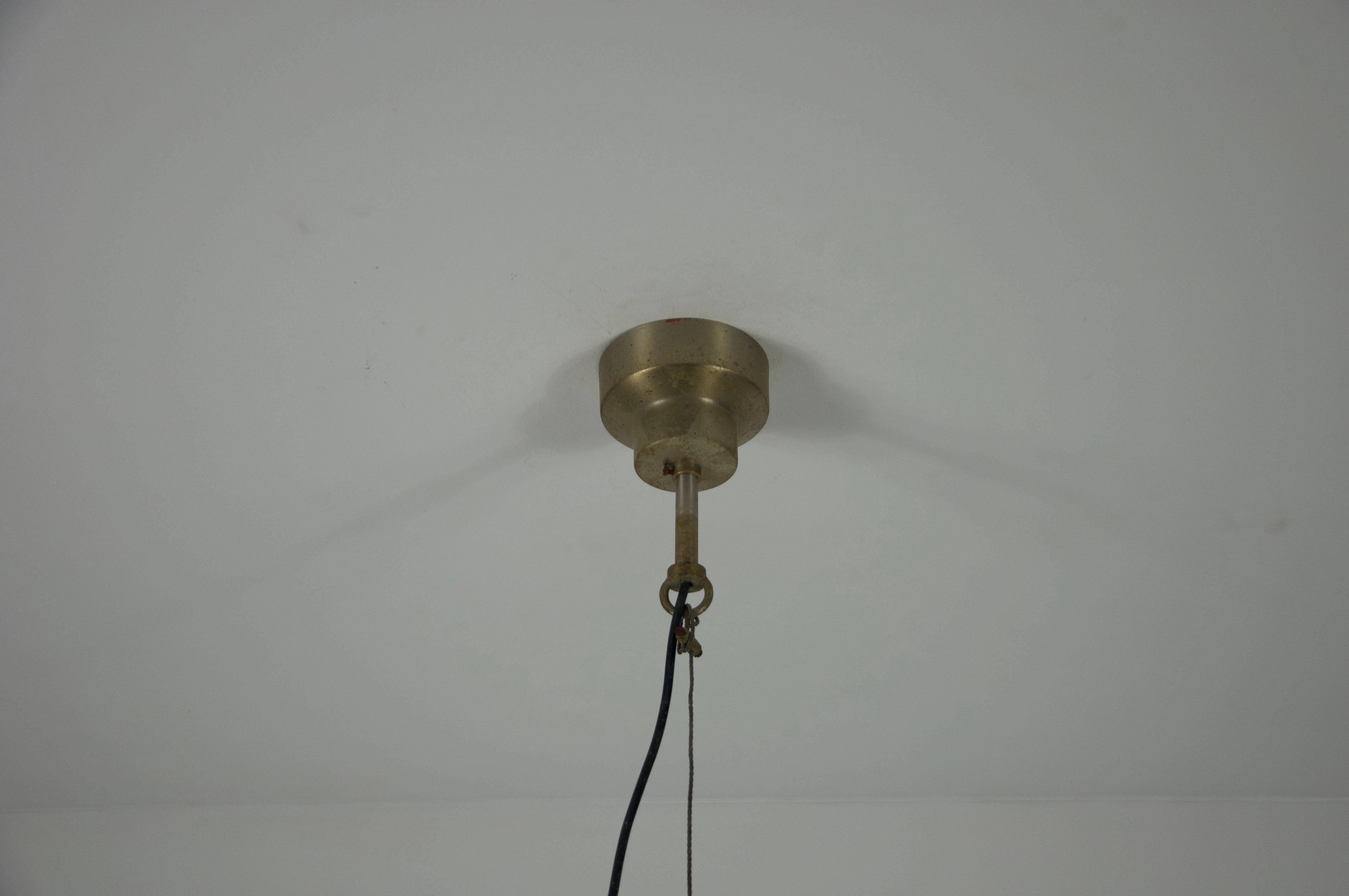 Lampada a sospensione grande 'Omega' di Vico Magistretti per Artemide, Italia, 1960 in vendita 4