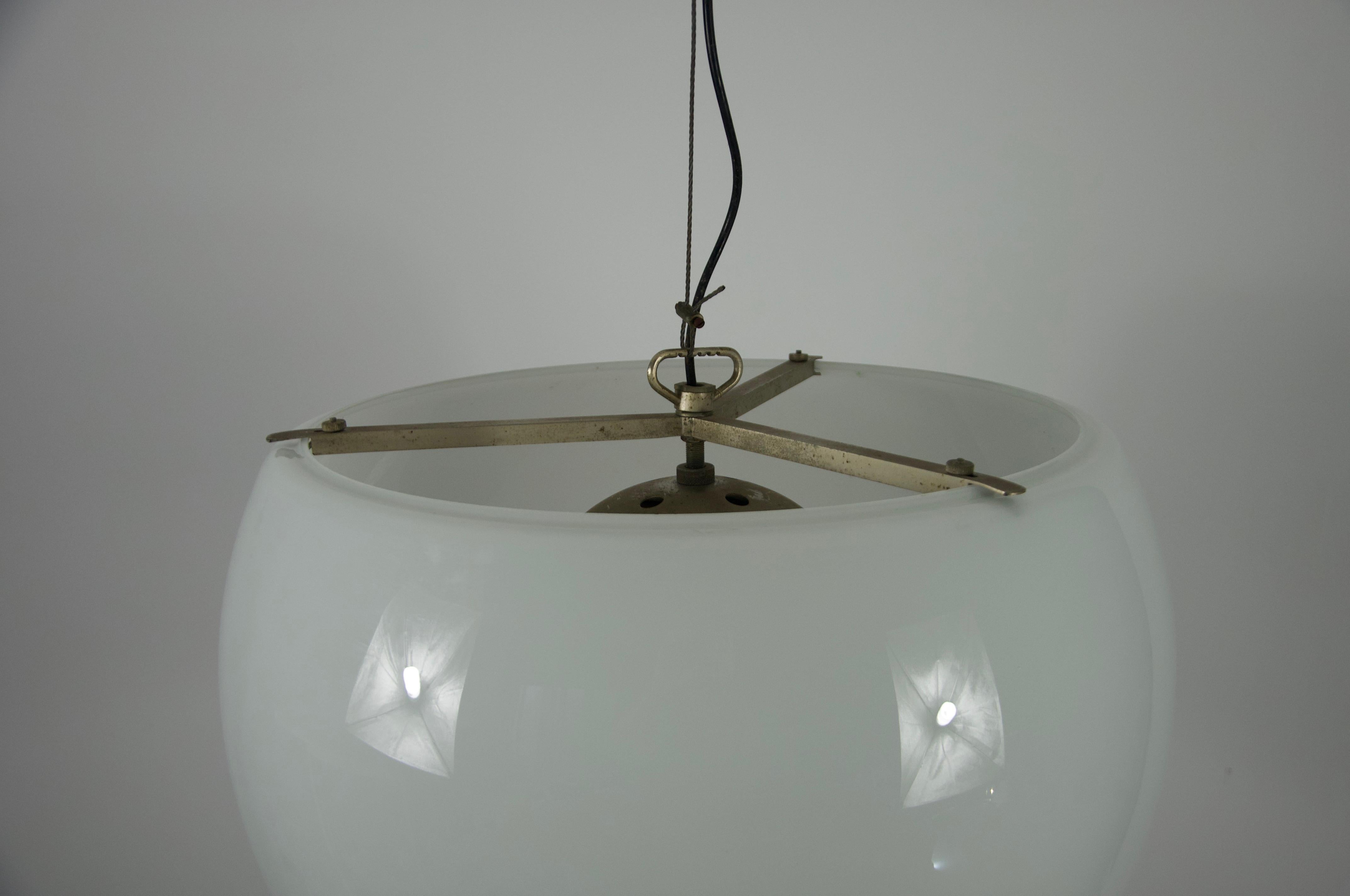 Lampada a sospensione grande 'Omega' di Vico Magistretti per Artemide, Italia, 1960 in vendita 3