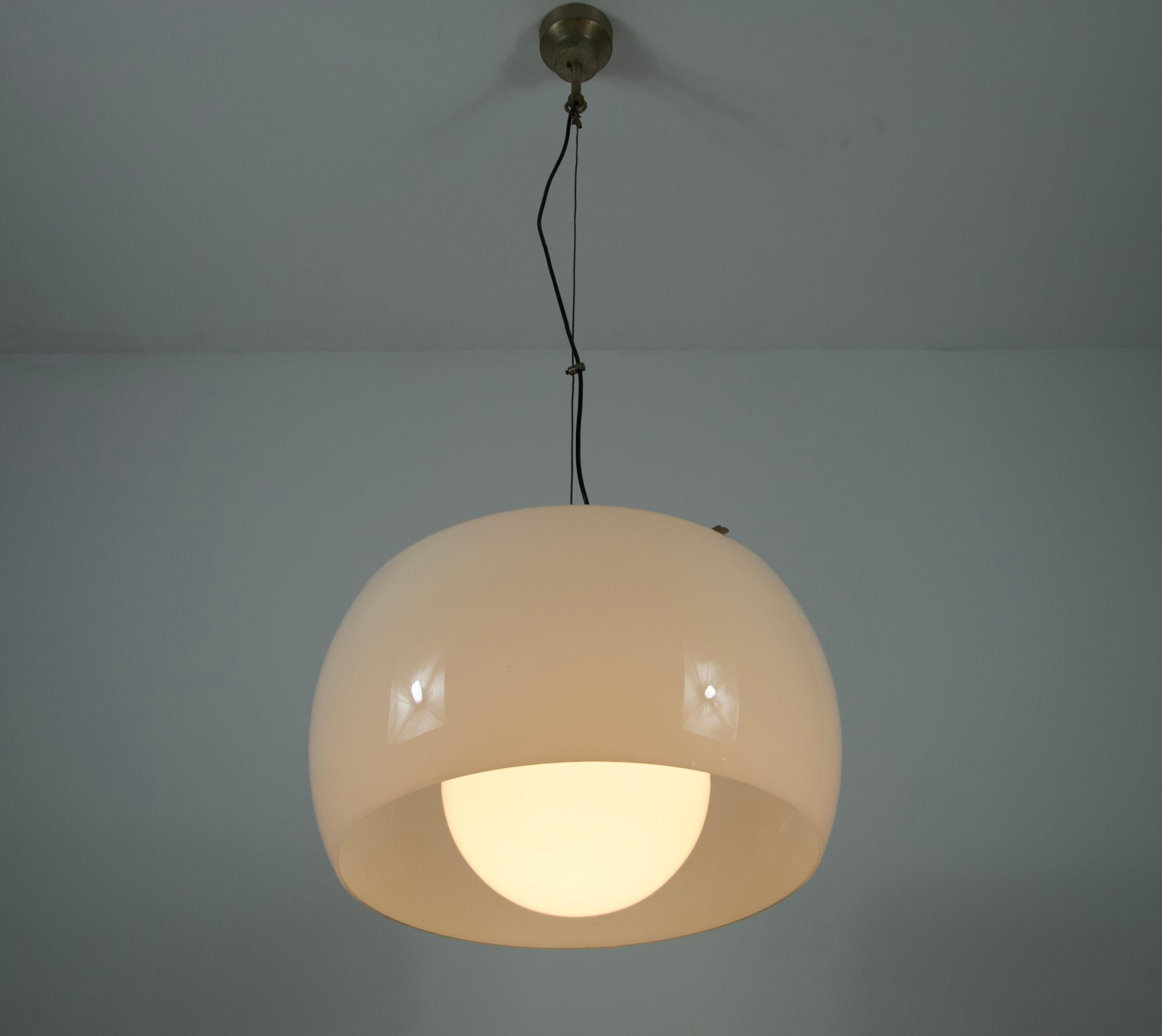 Mid-Century moderno Lampada a sospensione grande 'Omega' di Vico Magistretti per Artemide, Italia, 1960 in vendita