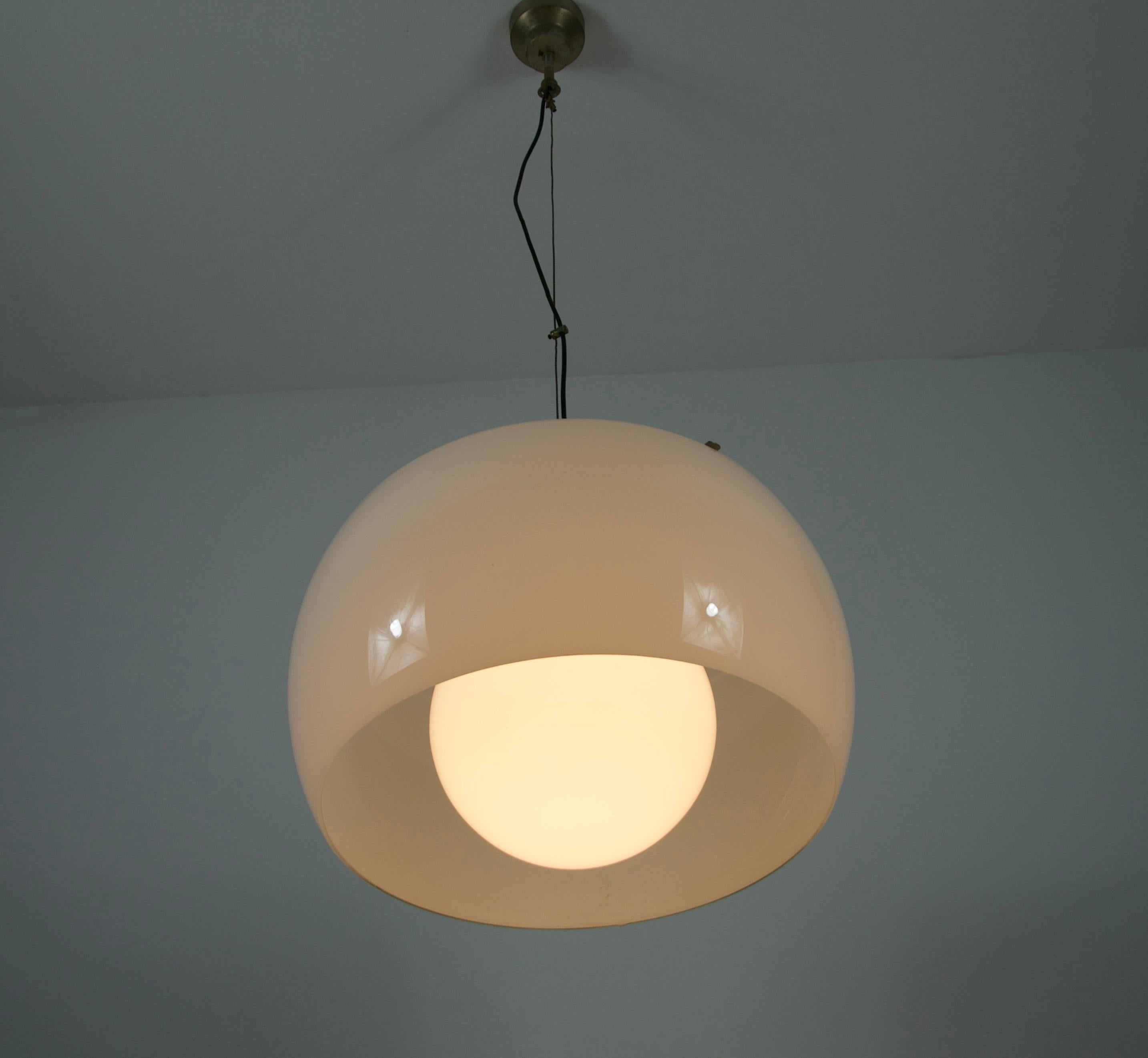 Lampada a sospensione grande 'Omega' di Vico Magistretti per Artemide, Italia, 1960 in vendita 8