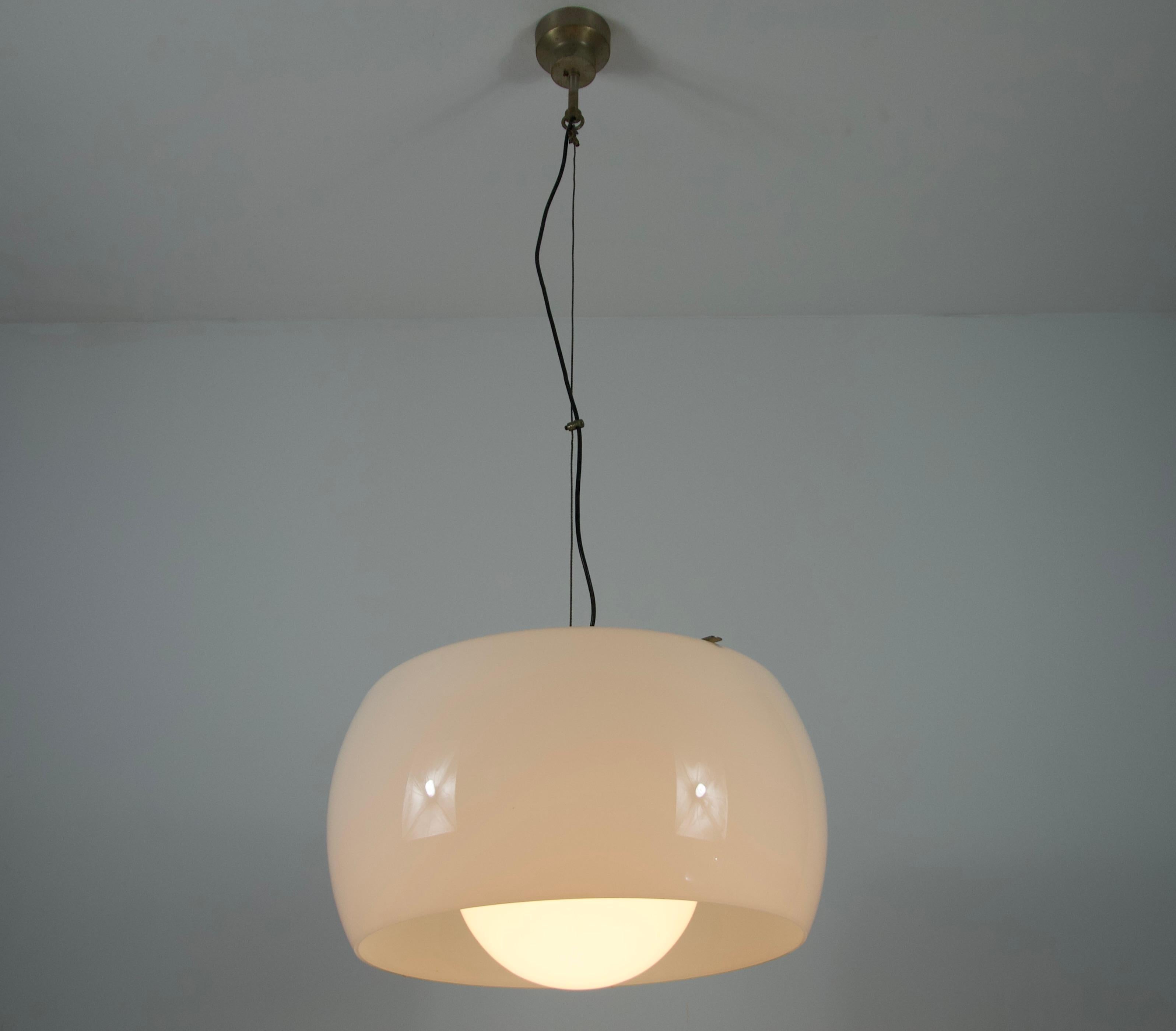 Lampada a sospensione grande 'Omega' di Vico Magistretti per Artemide, Italia, 1960 in vendita 9