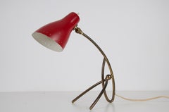 Tischlampe aus Messing und rotem Metall von Giuseppe Ostuni, 1960er Jahre, Italien