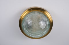 Plafonnier rond en laiton et verre du milieu du siècle, signé Lumi, Italie, années 1960