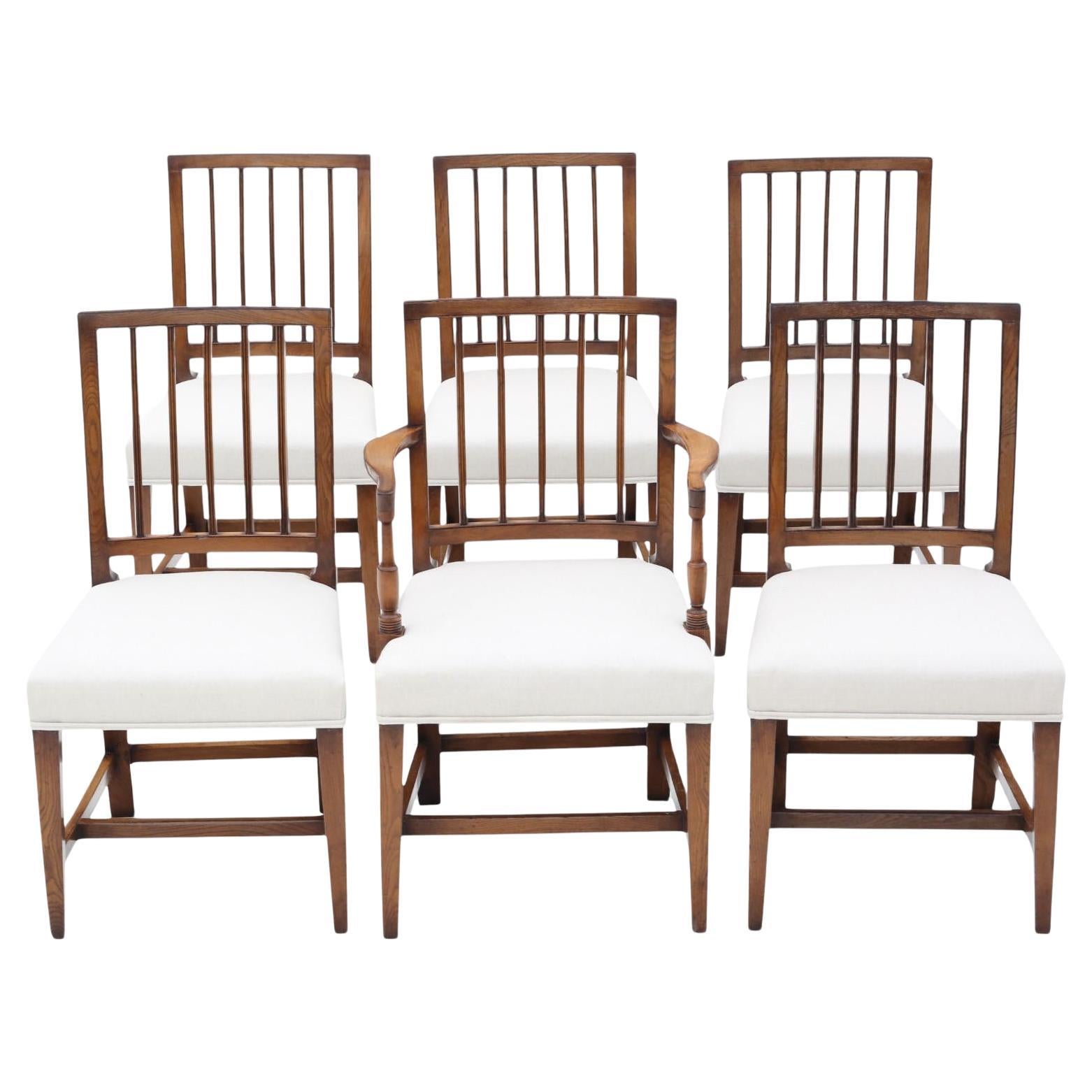 Ensemble ancien de 6 (5 plus 1) chaises de cuisine et de salle à manger en orme du début du 19e siècle en vente