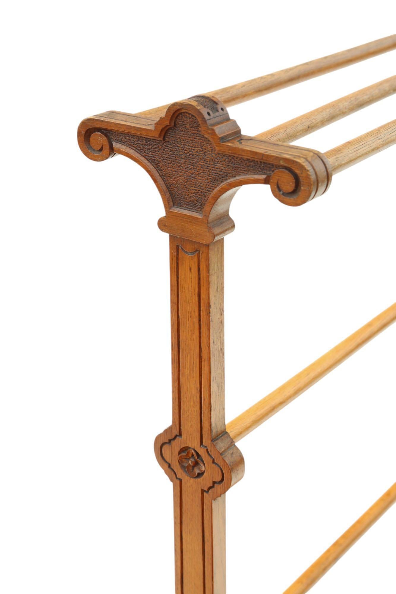 Inizio XX secolo Antico porta-asciugamani in Oak - Grande c.1900, di ottima qualità in vendita