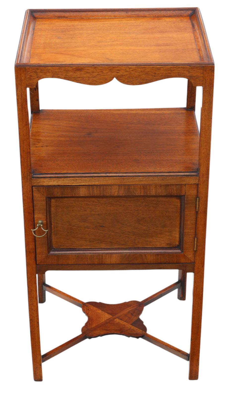 Antico lavabo / comodino in mogano georgiano del 1800 circa - Comodino di alta qualità

Un raro e affascinante antico lavabo o comodino georgiano in mogano, risalente al 1800 circa. Questo pezzo di qualità presenta proporzioni eleganti, un colore