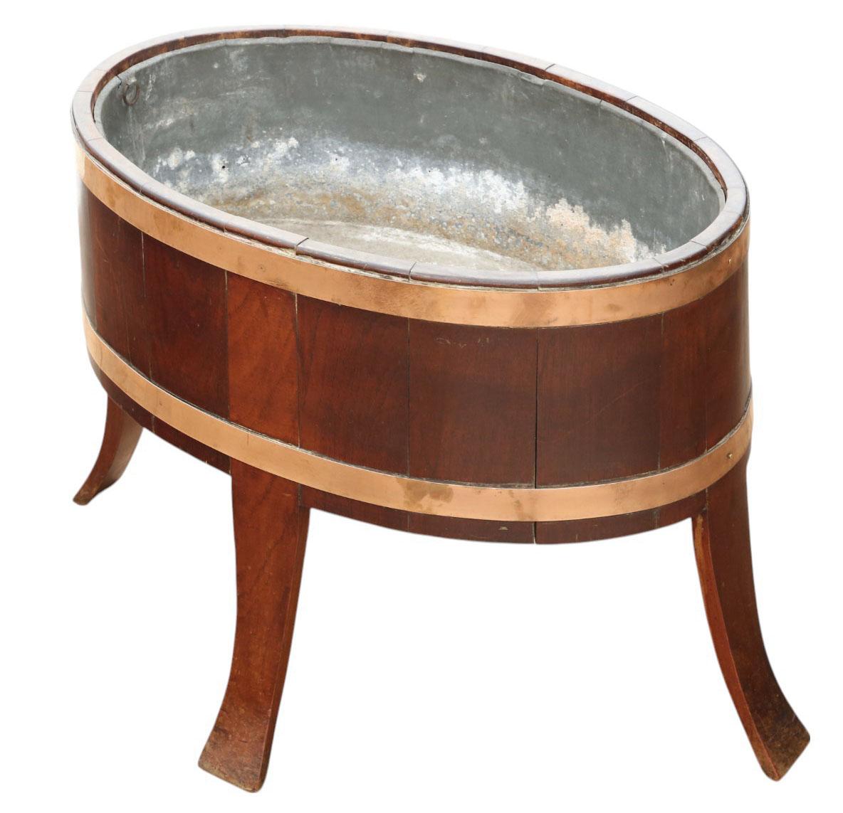Antike c.1800 georgianischen Mahagoni & Messing Weinkühler, Pflanzer oder Log Korb - Qualität Zeitraum Stück

Ein seltener und charmanter antiker georgianischer Weinkühler aus Mahagoni und Messing, aus der Zeit um 1800. Dieses elegante Stück