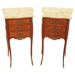 Paire de tables de chevet anciennes en marqueterie avec dessus en marbre - Tables de nuit de qualité