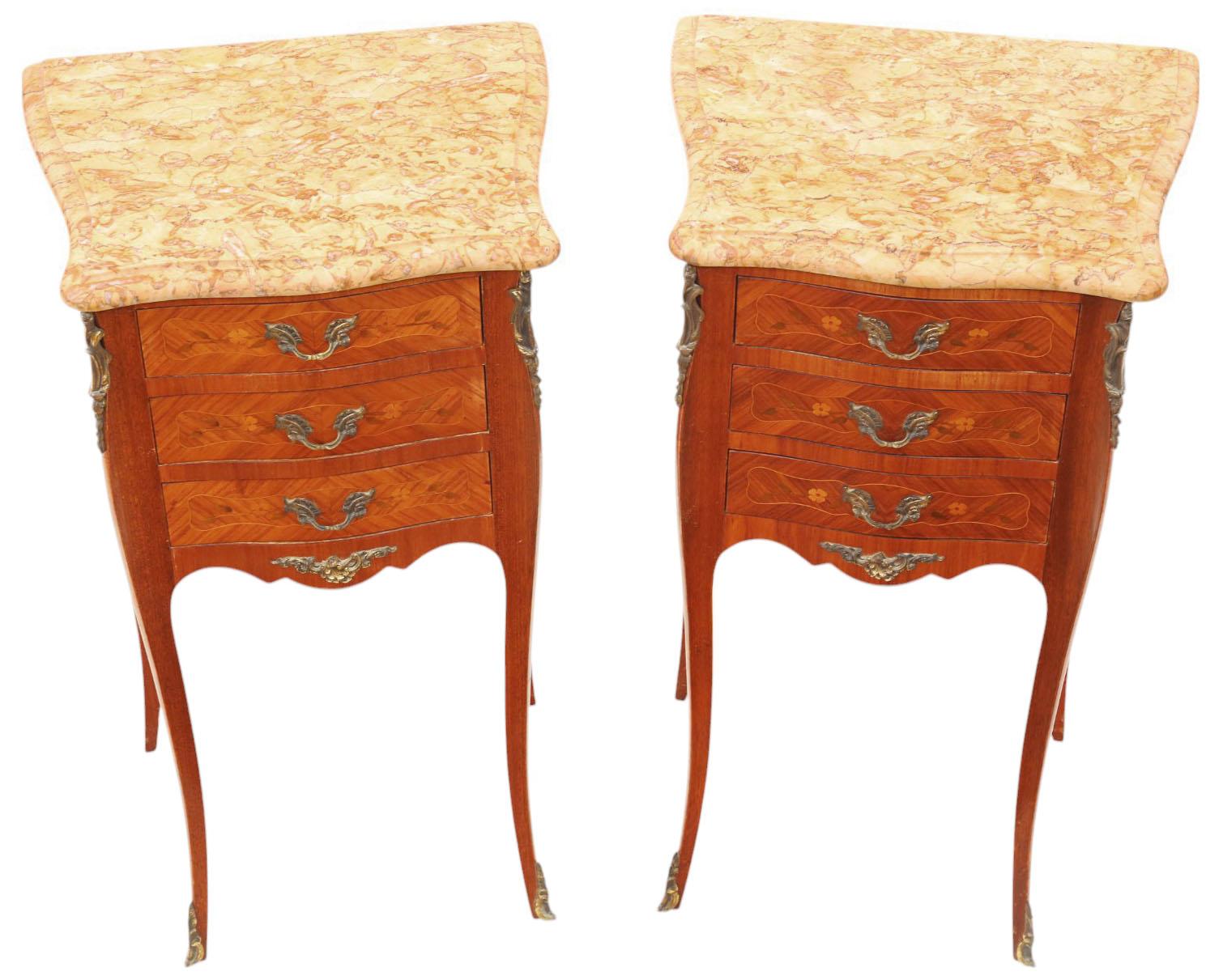 Paire de tables de chevet anciennes en marqueterie avec dessus en marbre - Tables de nuit de qualité Bon état - En vente à Wisbech, Cambridgeshire