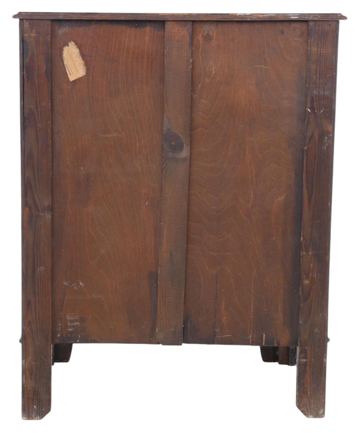 Antique c.1920 Georgian Revival Burr Walnut Serpentine Chest of Drawers For Sale 3