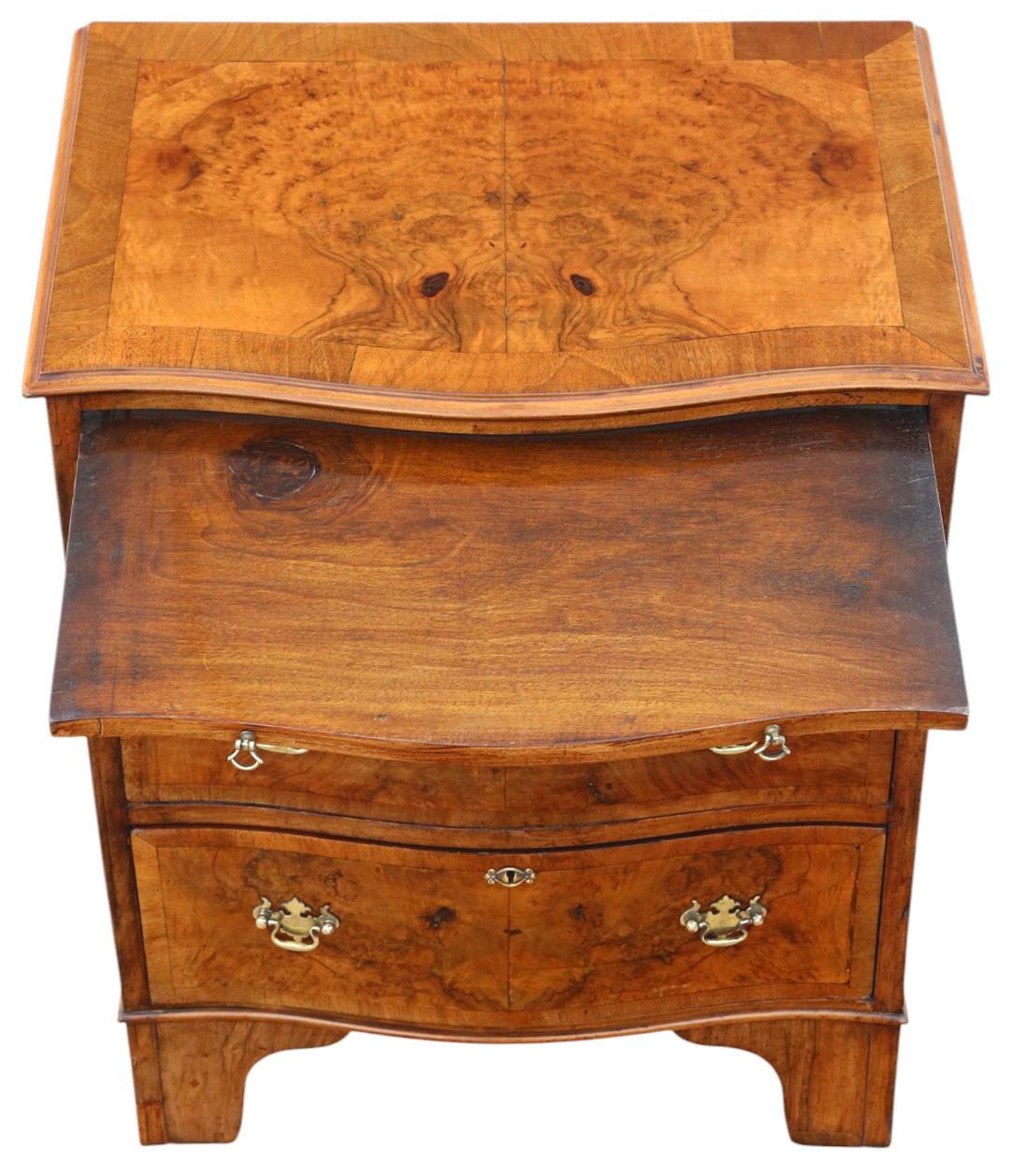 Antique c.1920 Georgian Revival Burr Walnut Serpentine Chest of Drawers For Sale 1