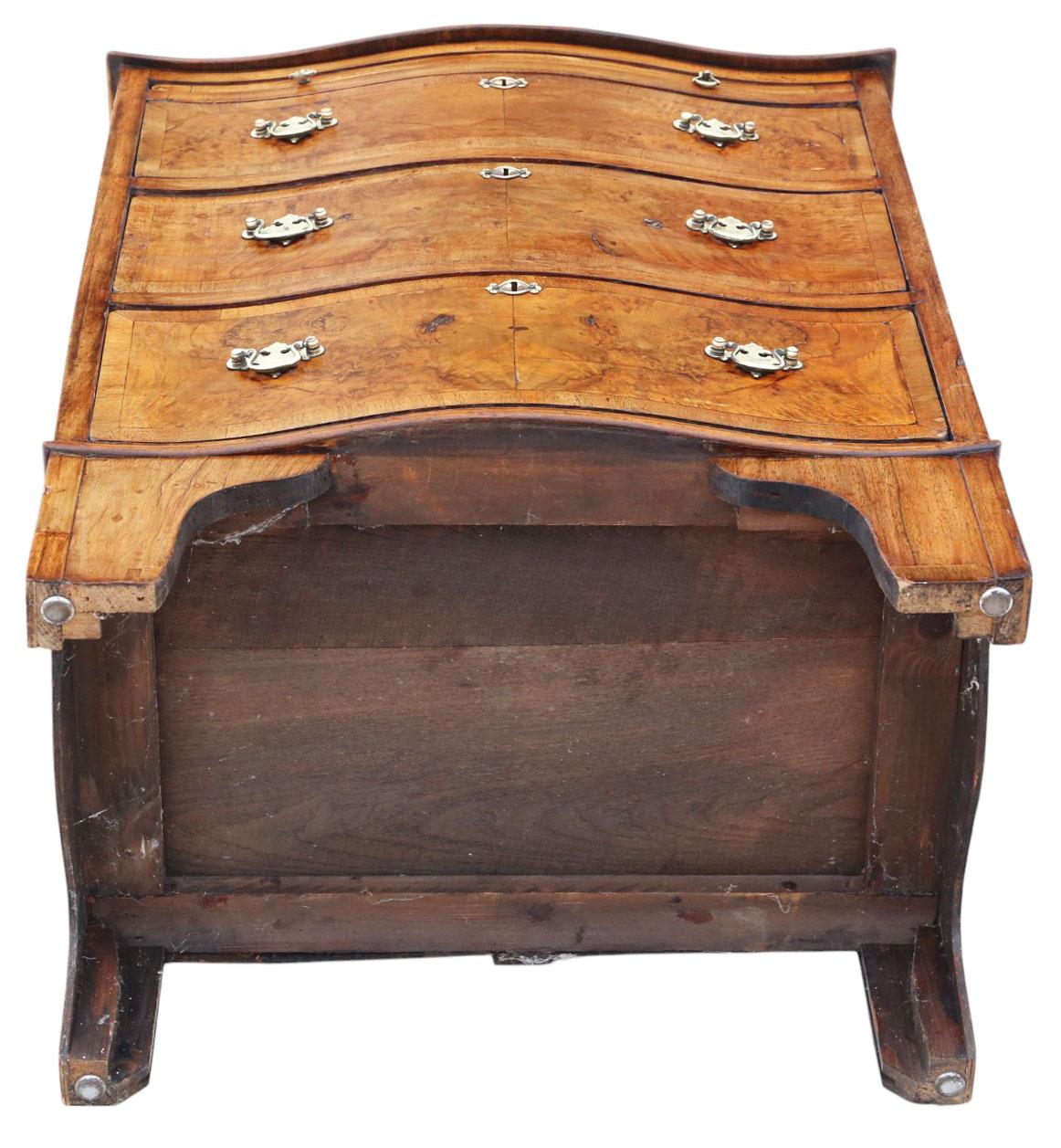 Antique c.1920 Georgian Revival Burr Walnut Serpentine Chest of Drawers For Sale 4