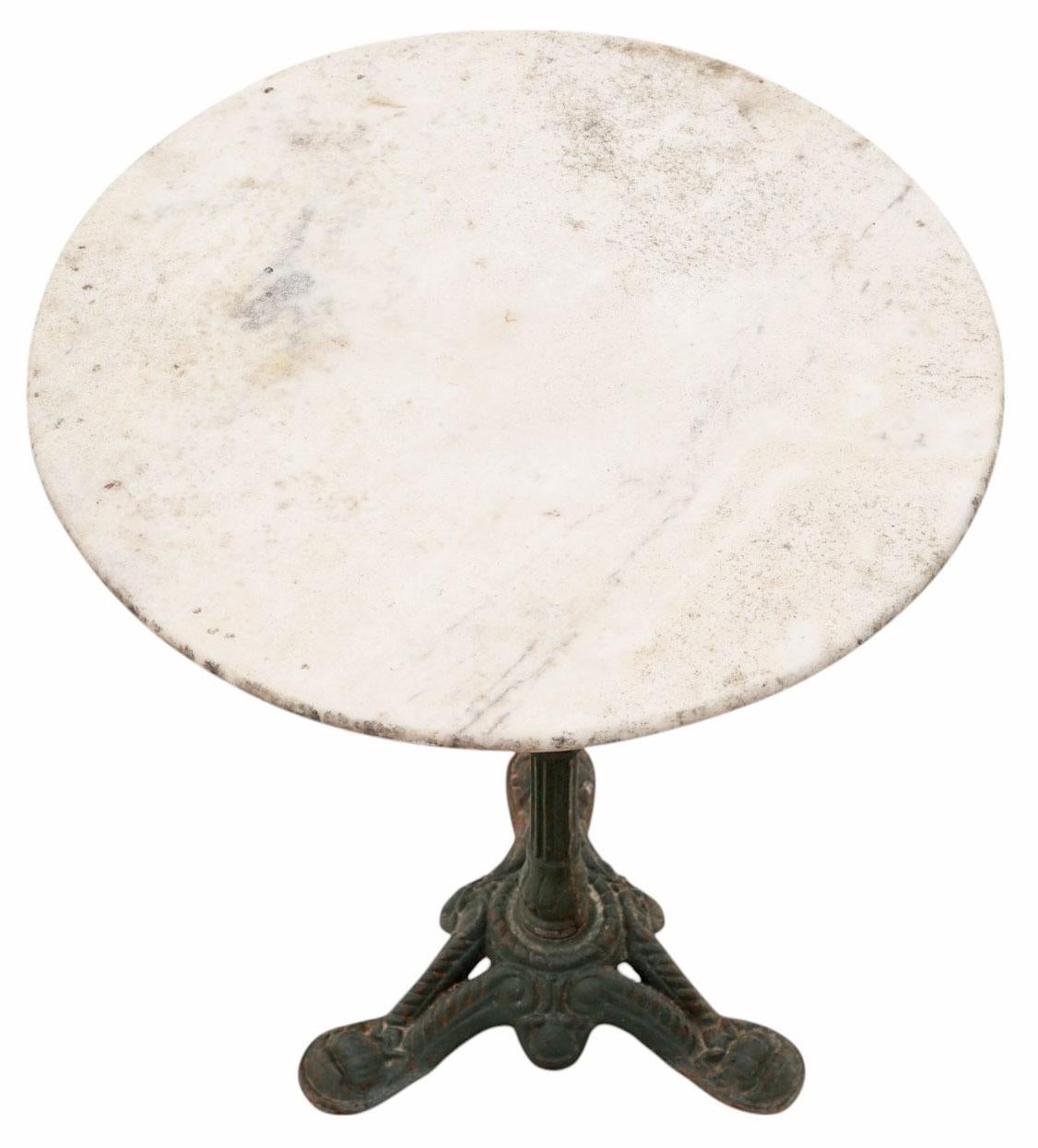Table de bistrot ancienne A.I.C. C.C. en marbre, laiton et fonte - idéale pour la cuisine ou le jardin

Cette charmante table de bistrot A.I.C. 1900 présente un plateau en marbre blanc durable sur une solide base en fonte, conçue pour la cuisine et