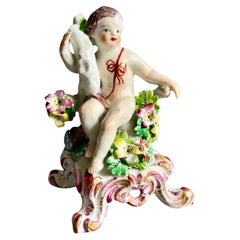 Bow Porcelain Figura di ragazzo putto su base C.C., Georgiano, circa 1760