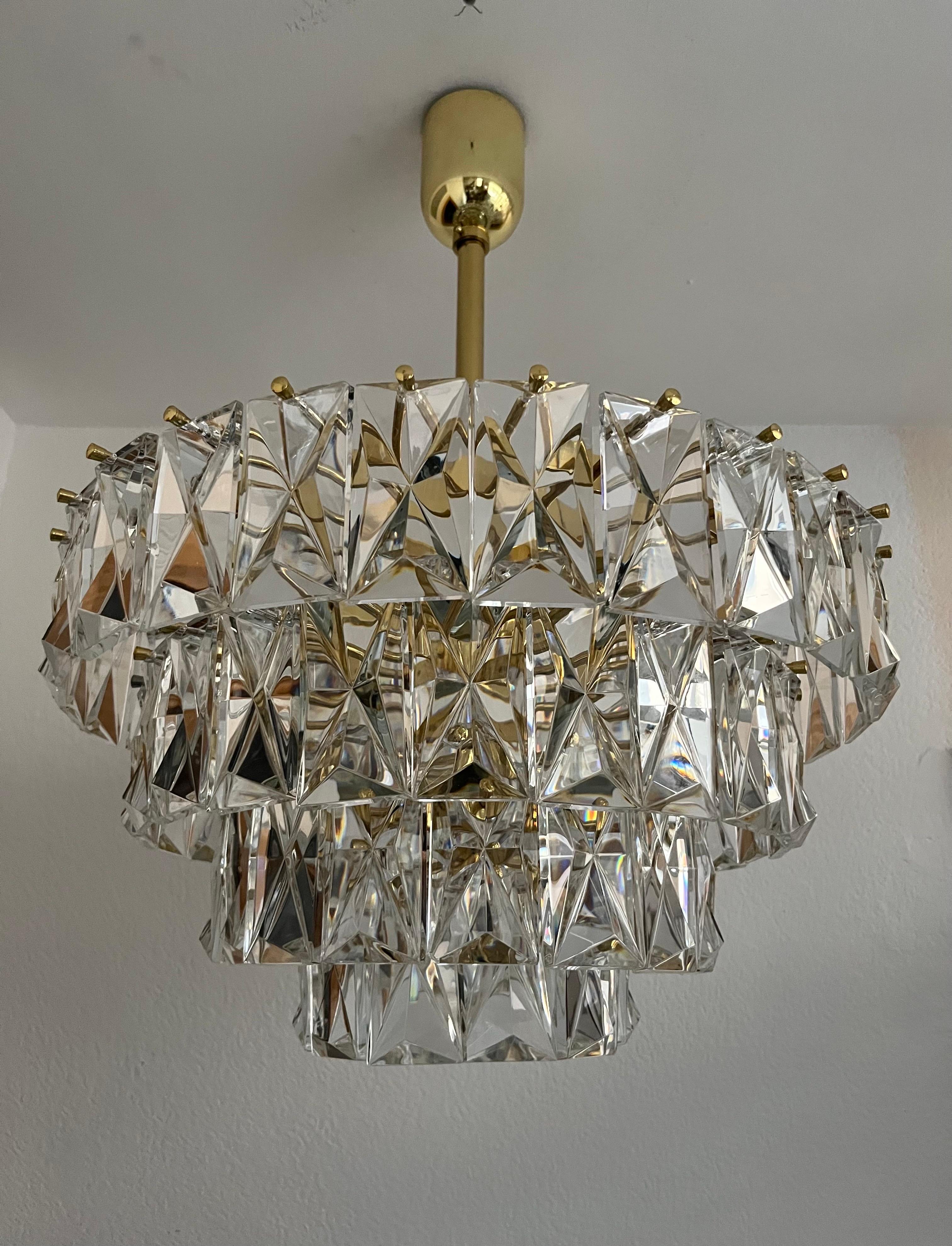 Beauty and stunning German midcentury crystal Kinkeldey Chandelier. This chandelier was made during the 1970s in Germany by Kinkeldey.
This Chandelier is composed by 76 units of crystals (+ one unit more as replacement) and gold brass