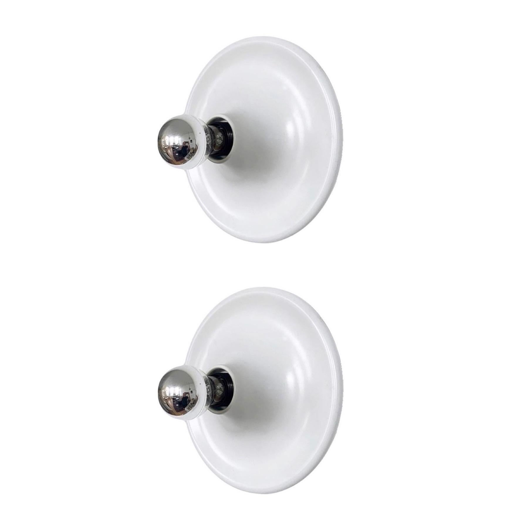 Postmodern Italian White Pair of Wall Sconces by Targetti Sankey, 1980s For Sale 4