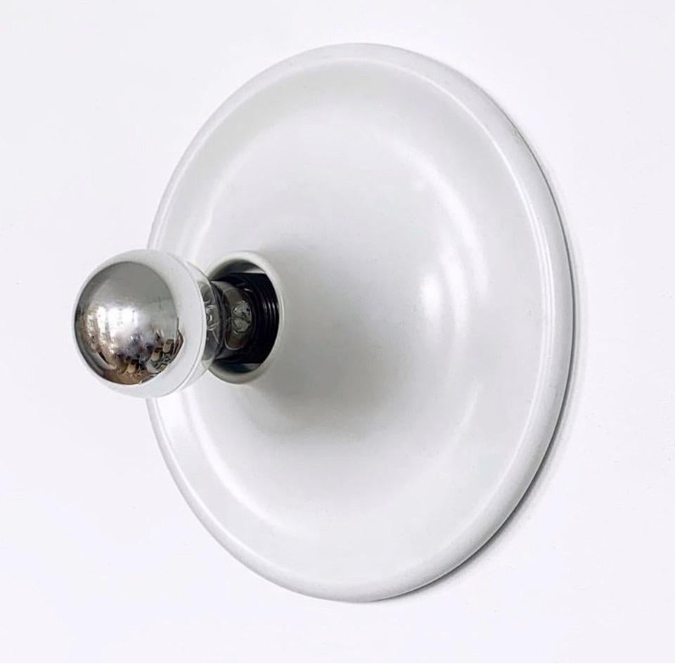 Cool Postmodern White Metal Pair of Wall Sconces or Flush Mounts by Targetti Sankey. Model: 376 Blanco. These fixtures were designed and manufactured in Italy during 1980s
These fixtures have never been used, the condition is Excellent. “Targetti”
